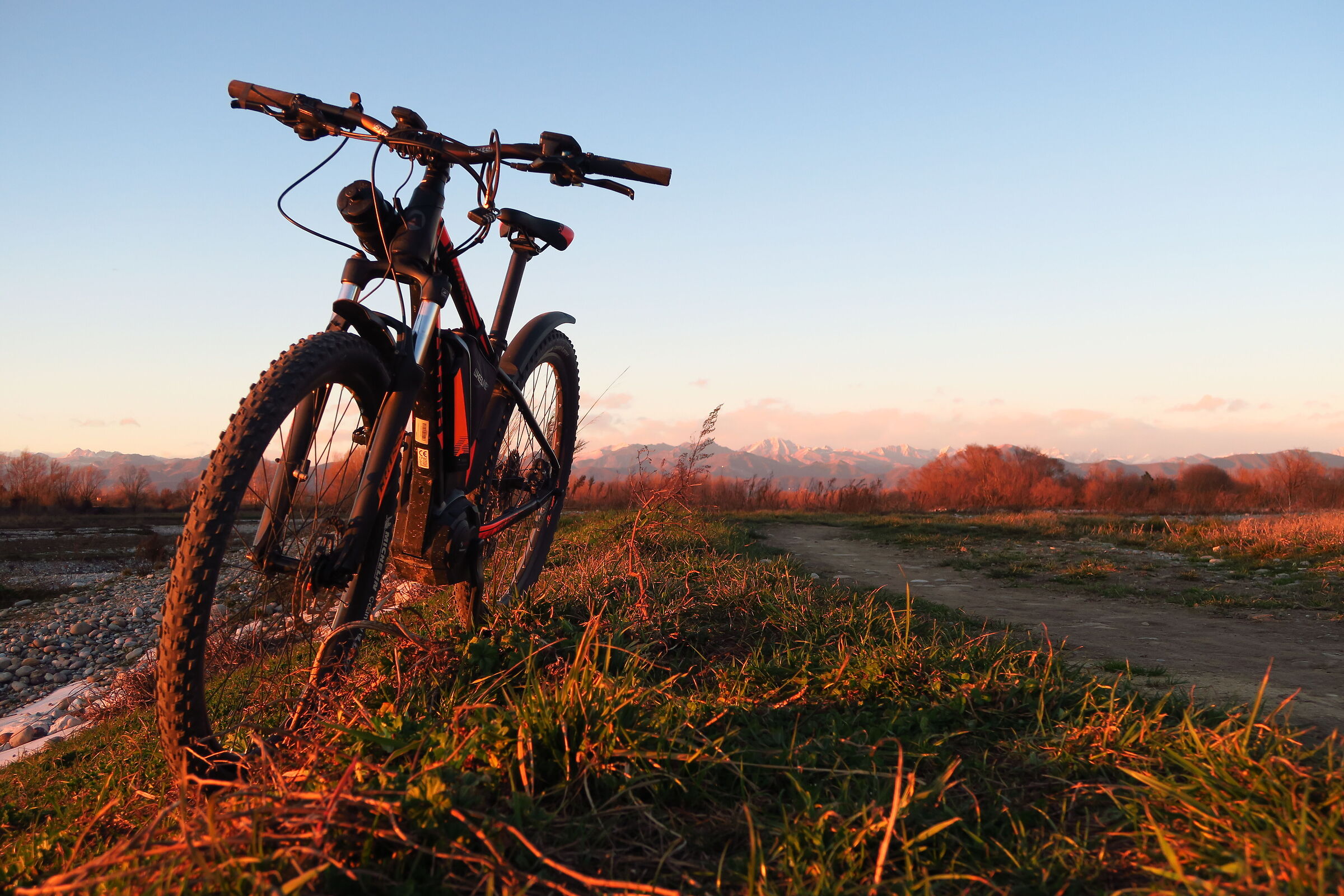 Con la bici al tramonto