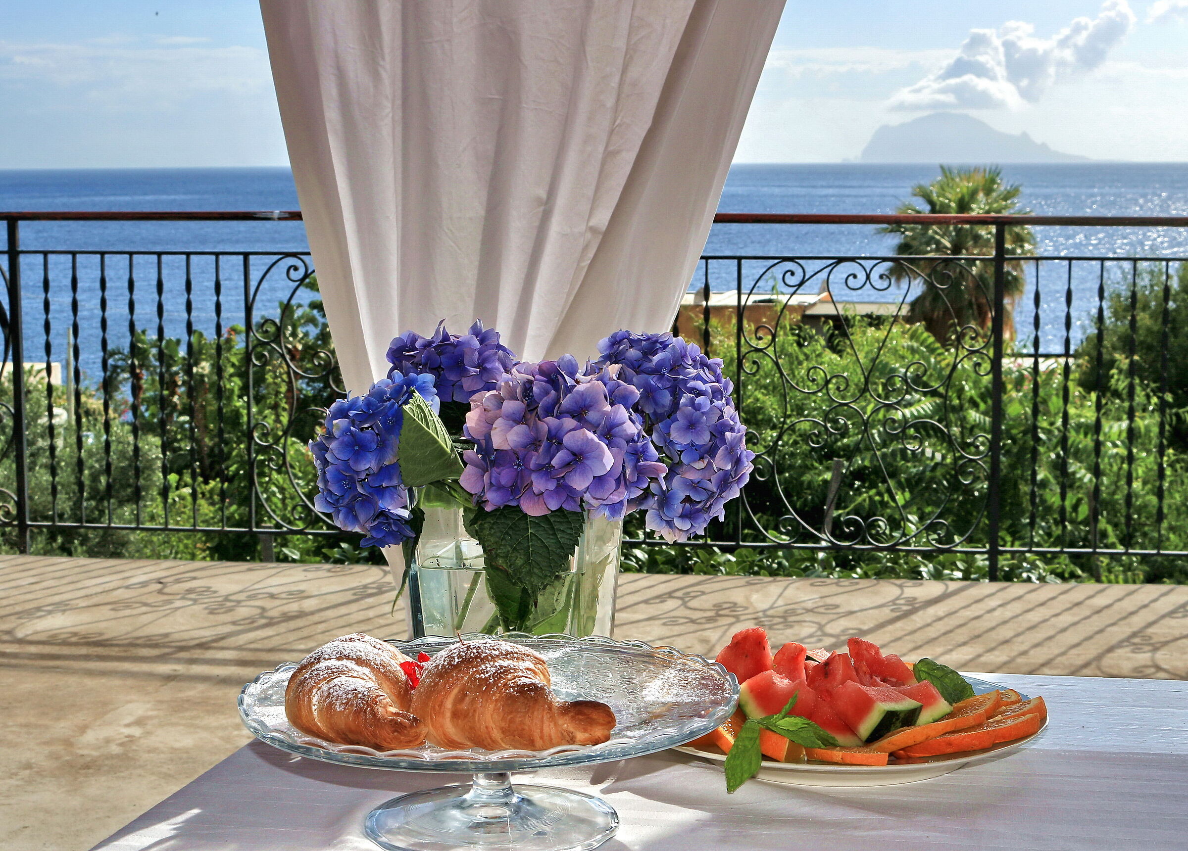 Colazione a Salina.