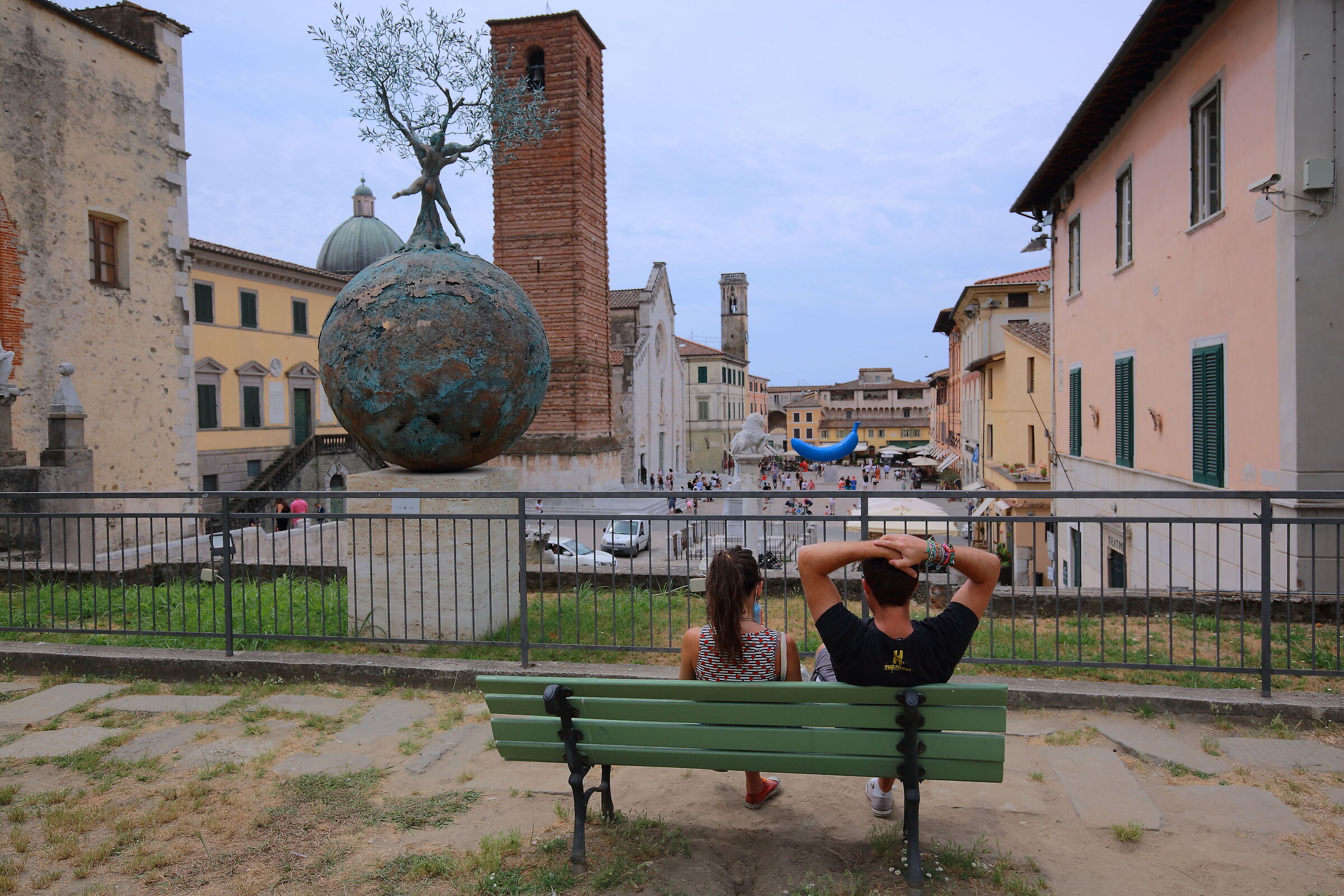 Dear, you noticed that banana ...