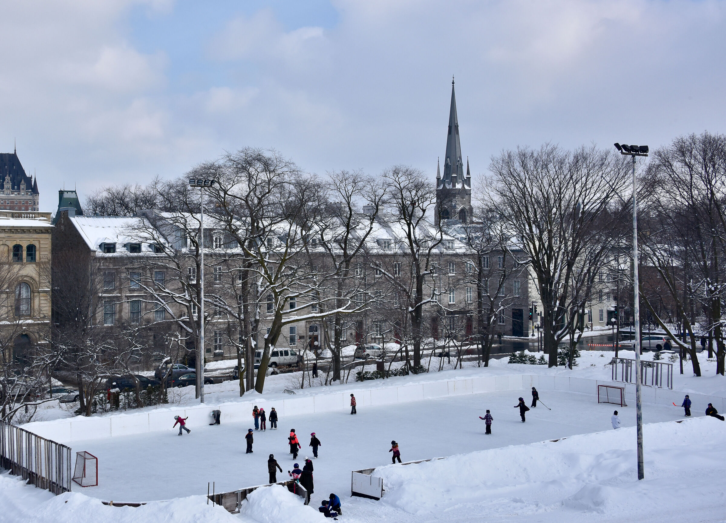La gioia di vivere nella vecchia Quebec.. Pattinaggio