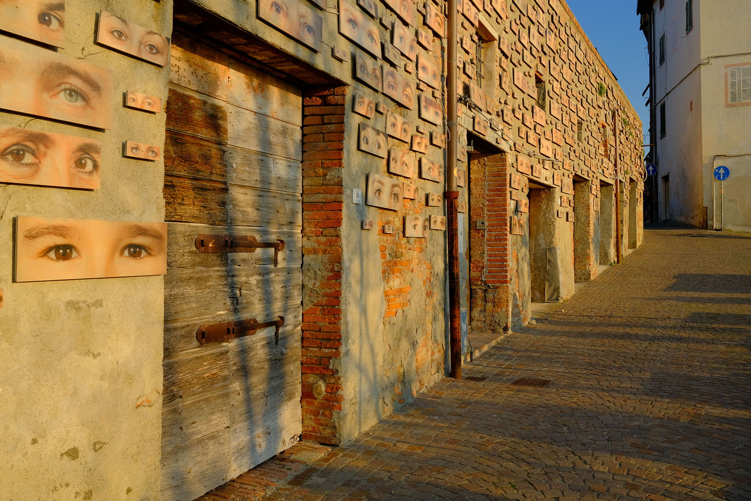 Il muro degli occhi