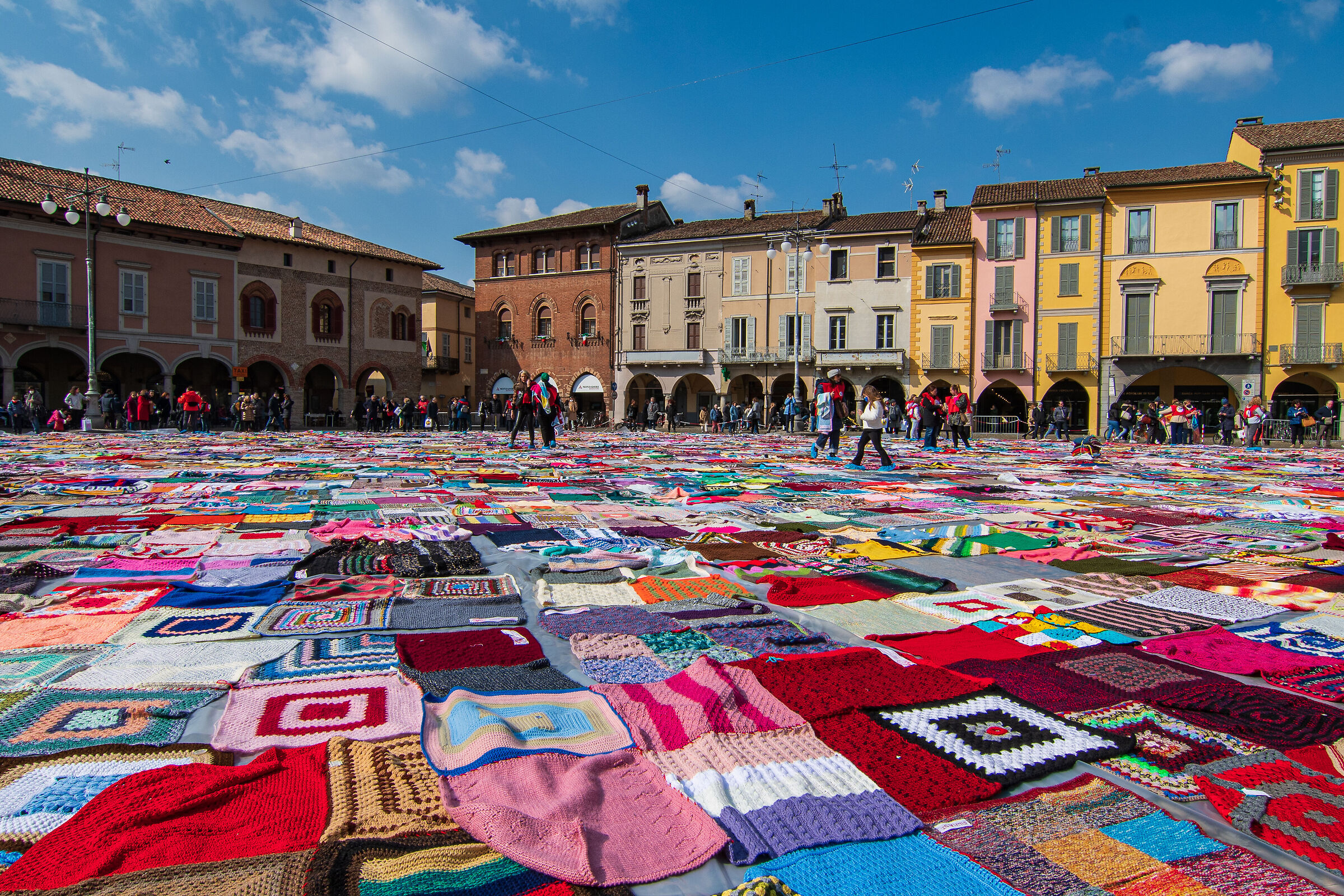 war is black - life is color