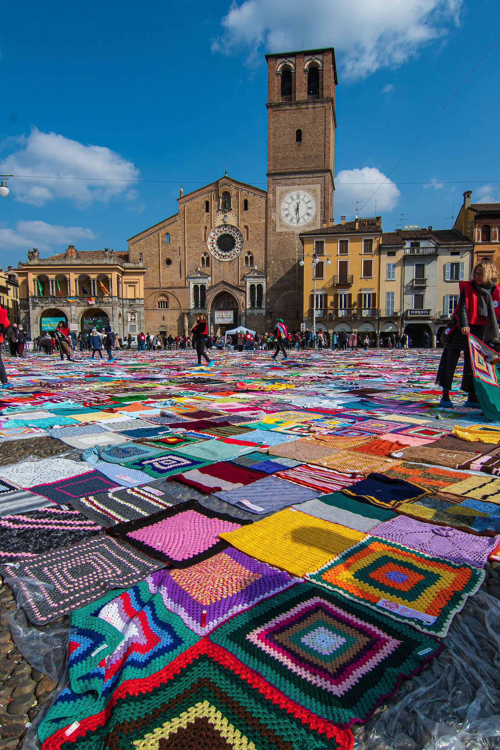 war is black - life is color