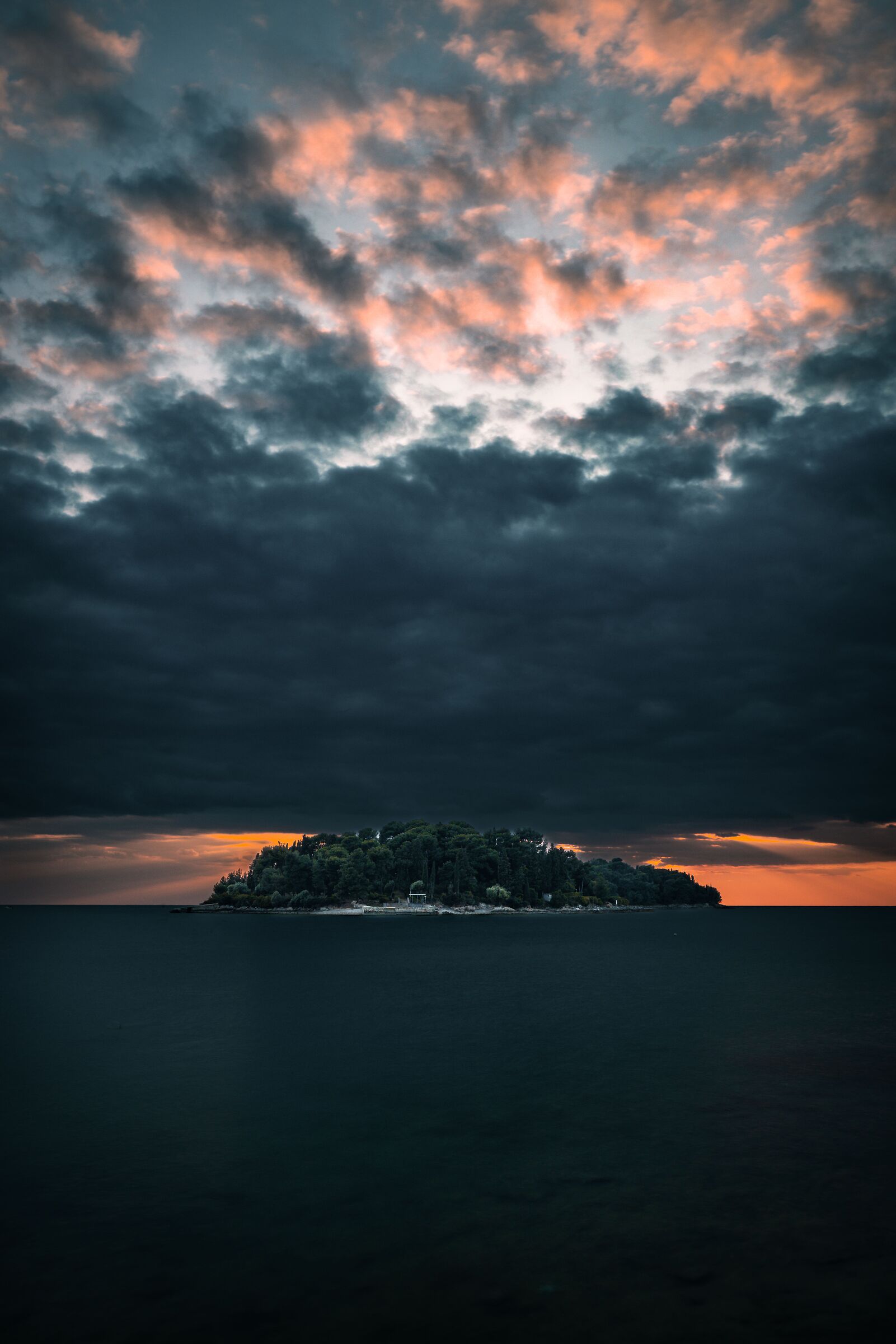 Isoletta a Rovigno con tramonto