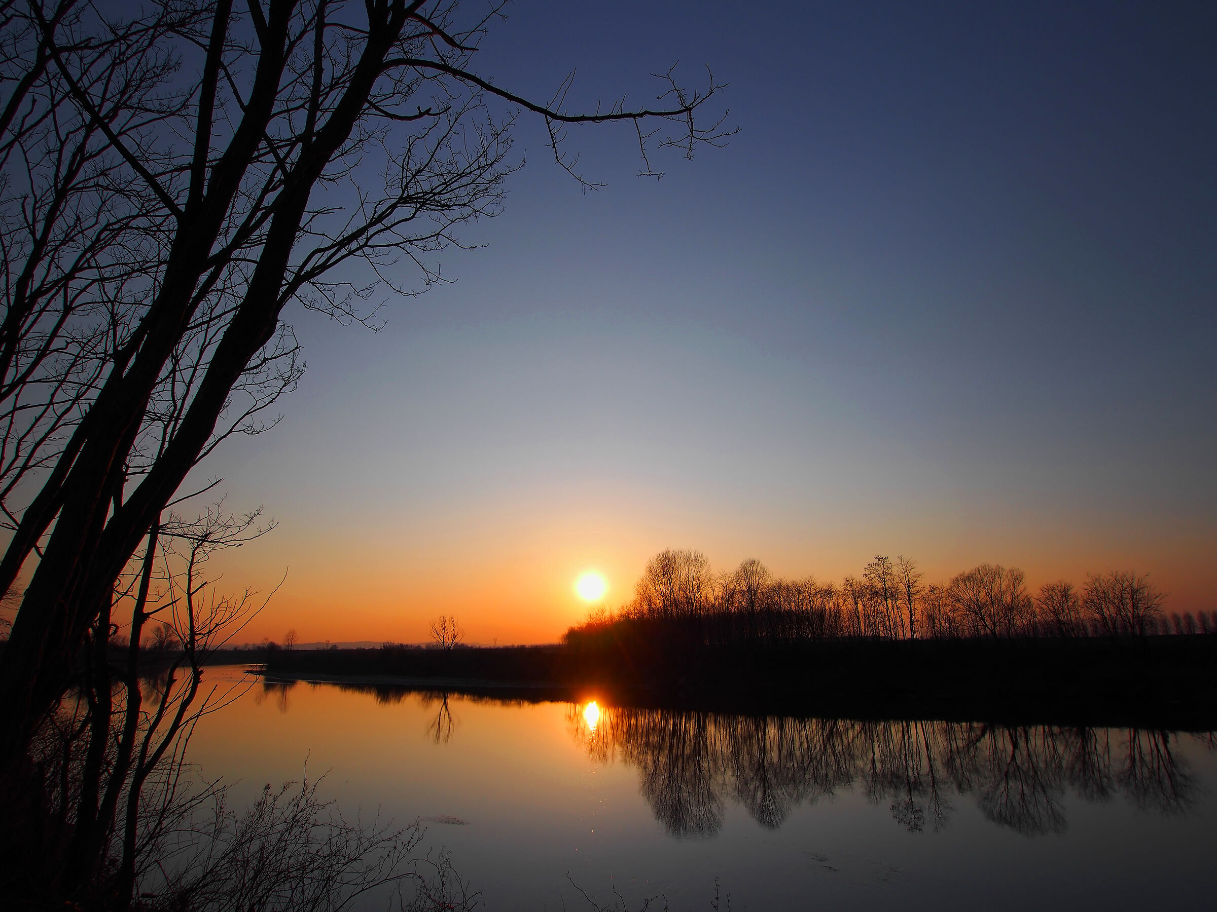 Di sera lungo il fiume