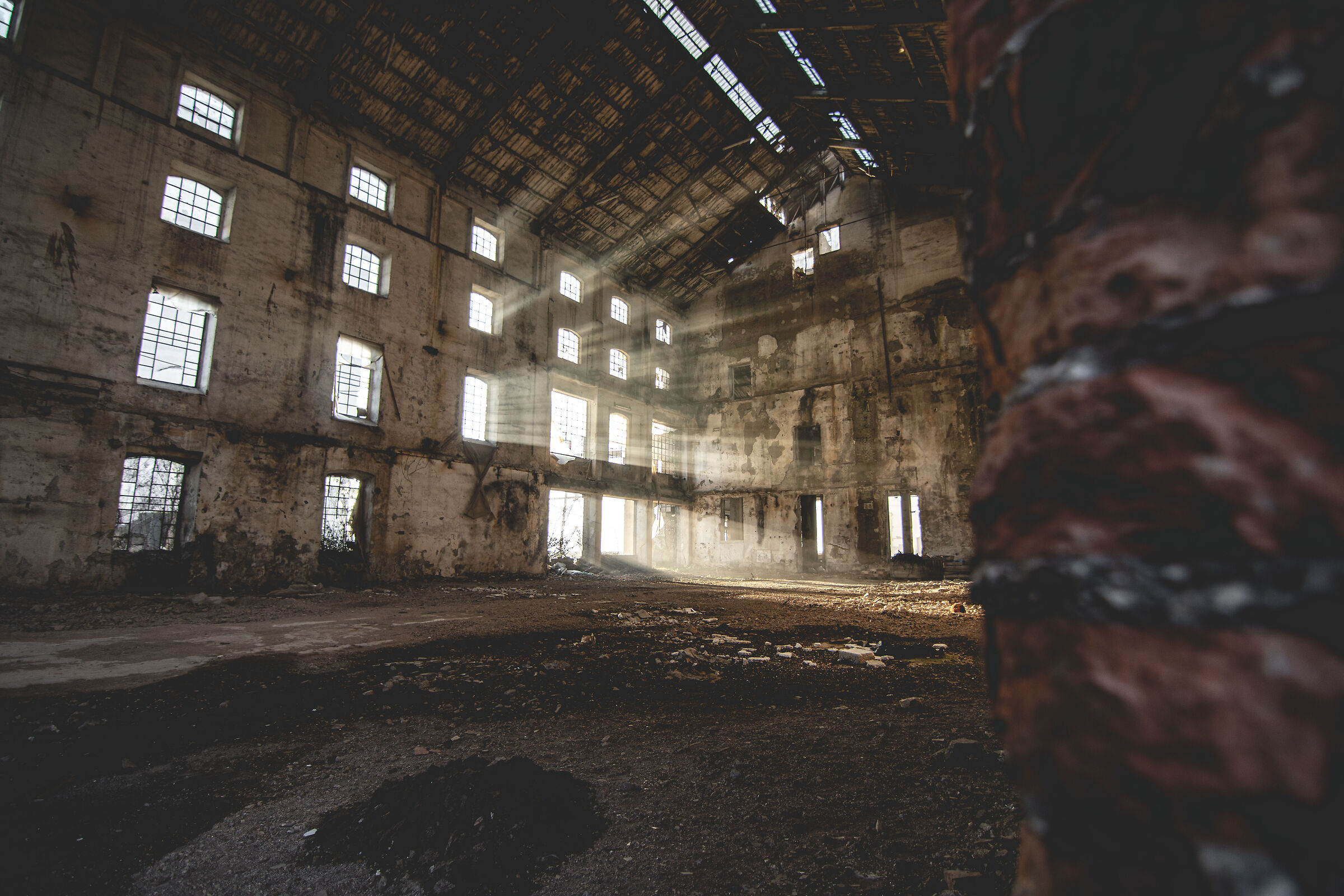 Light penetrates into nothingness