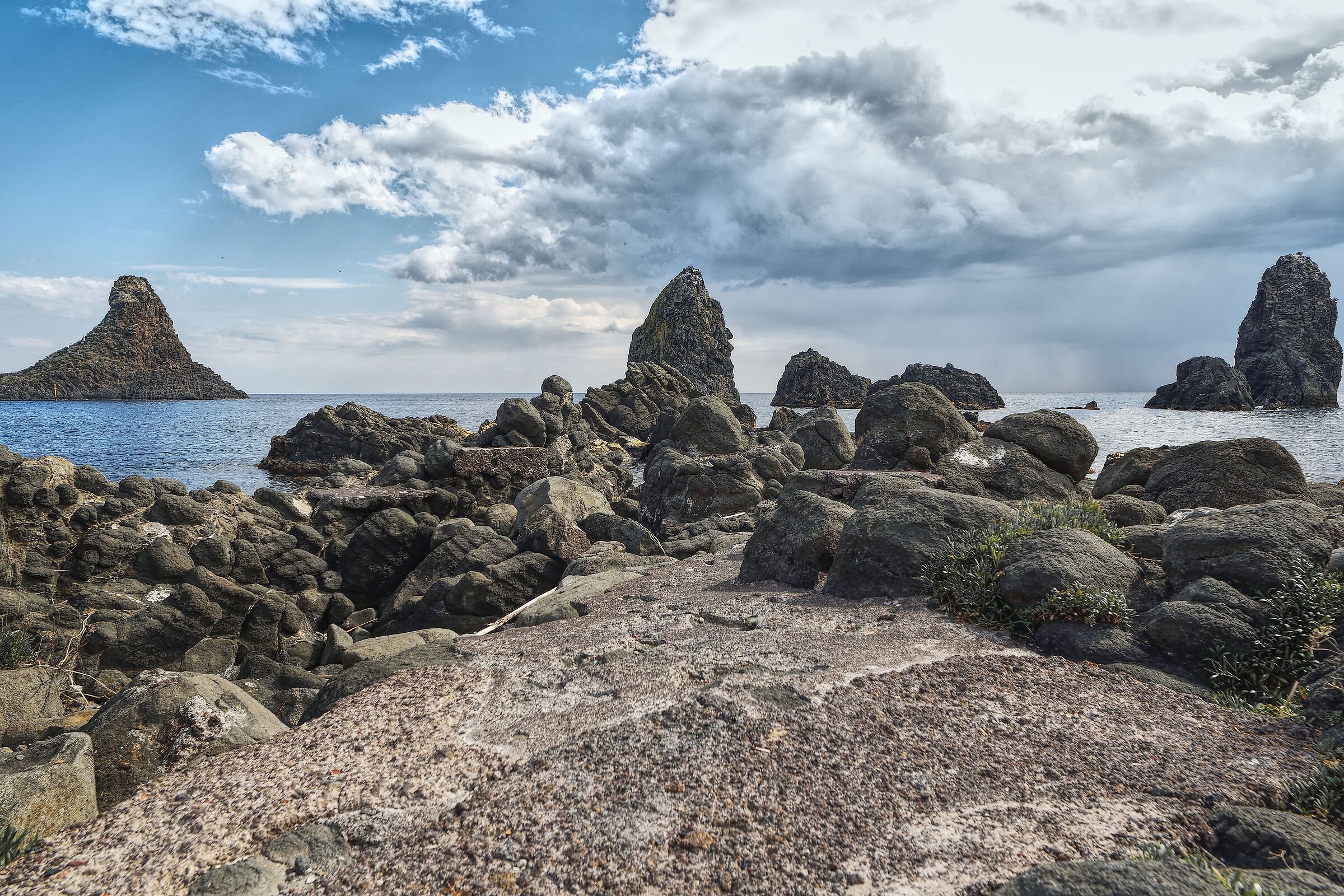 Faraglioni di Acitrezza, Sicilia