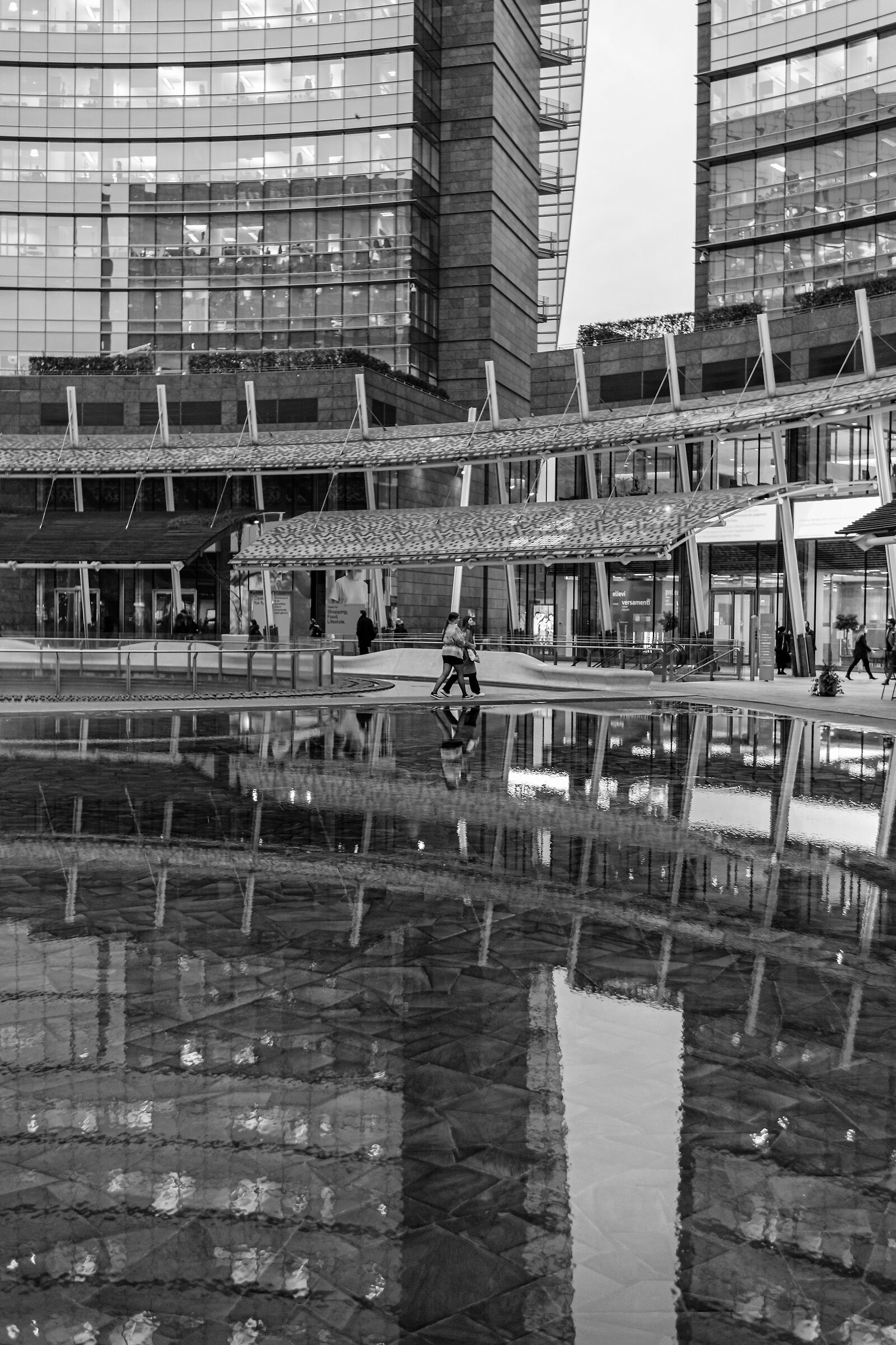 Piazza Gae Aulenti - Milan