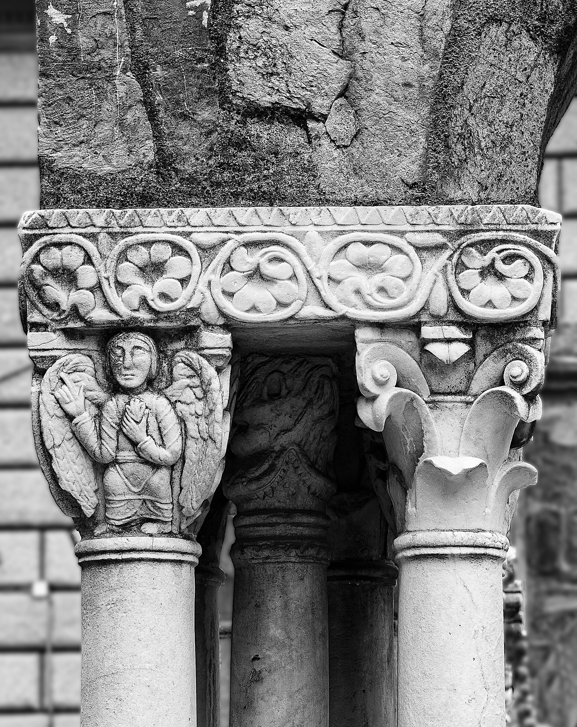 Genova - Chiostro S.Andrea - Particolare capitello