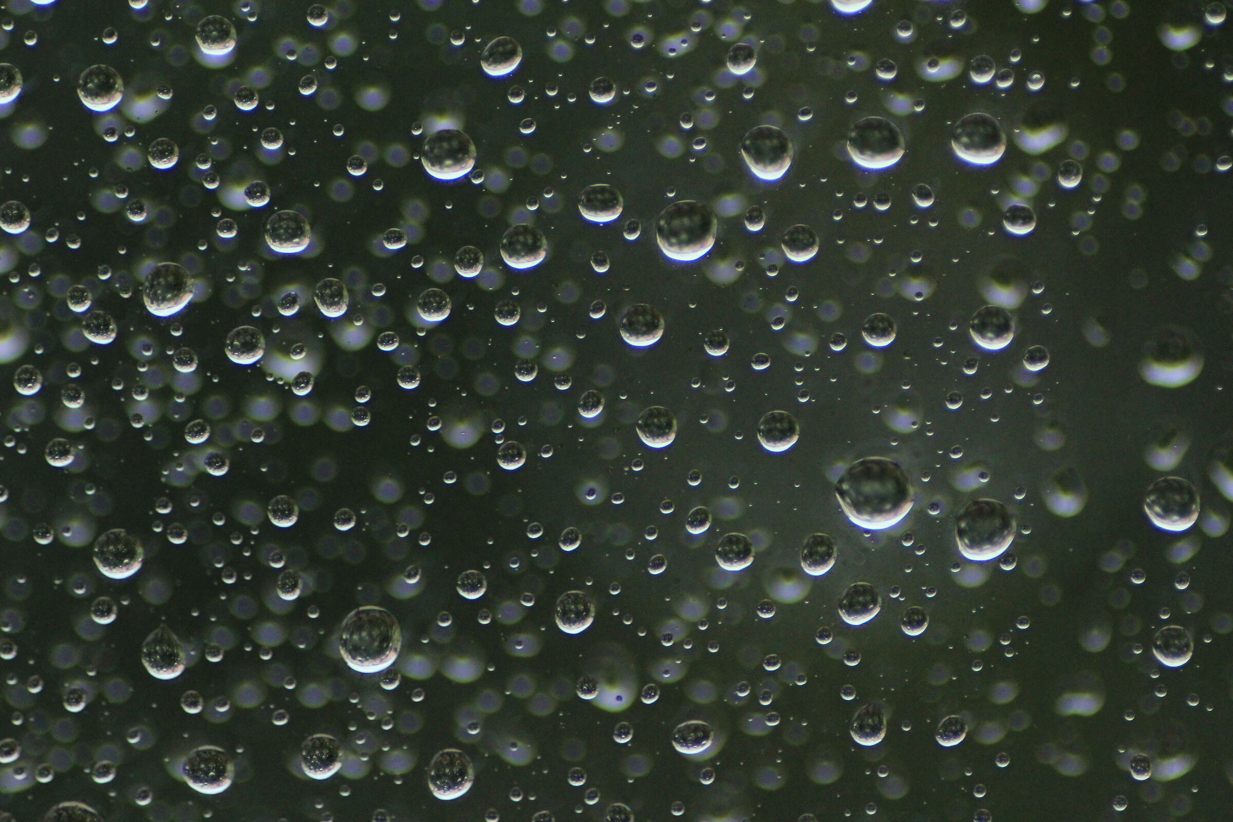 Gocce di pioggia sulla finestra...