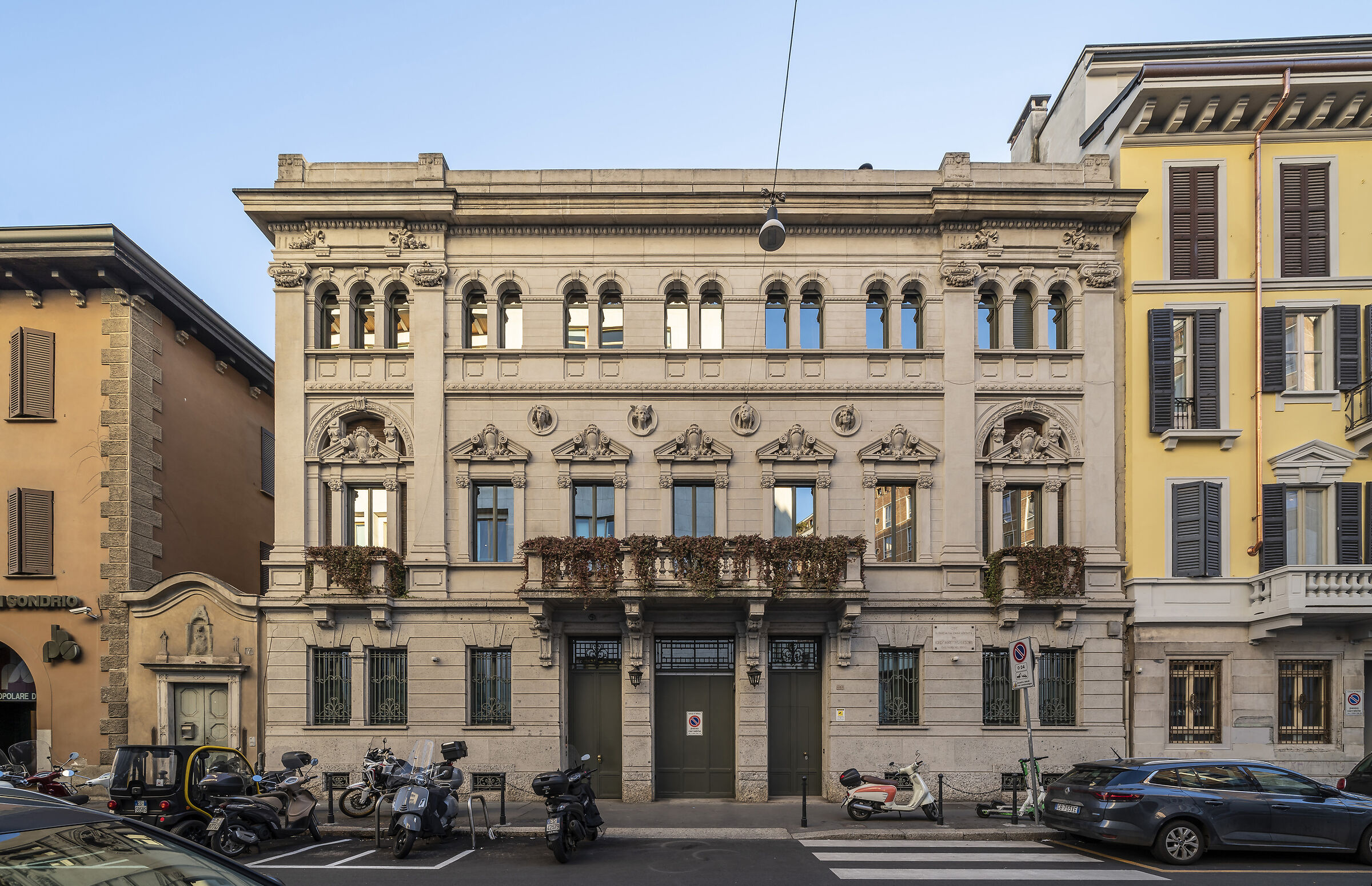 Building in Via S. Maria Fulcorina N° 9 - 1
