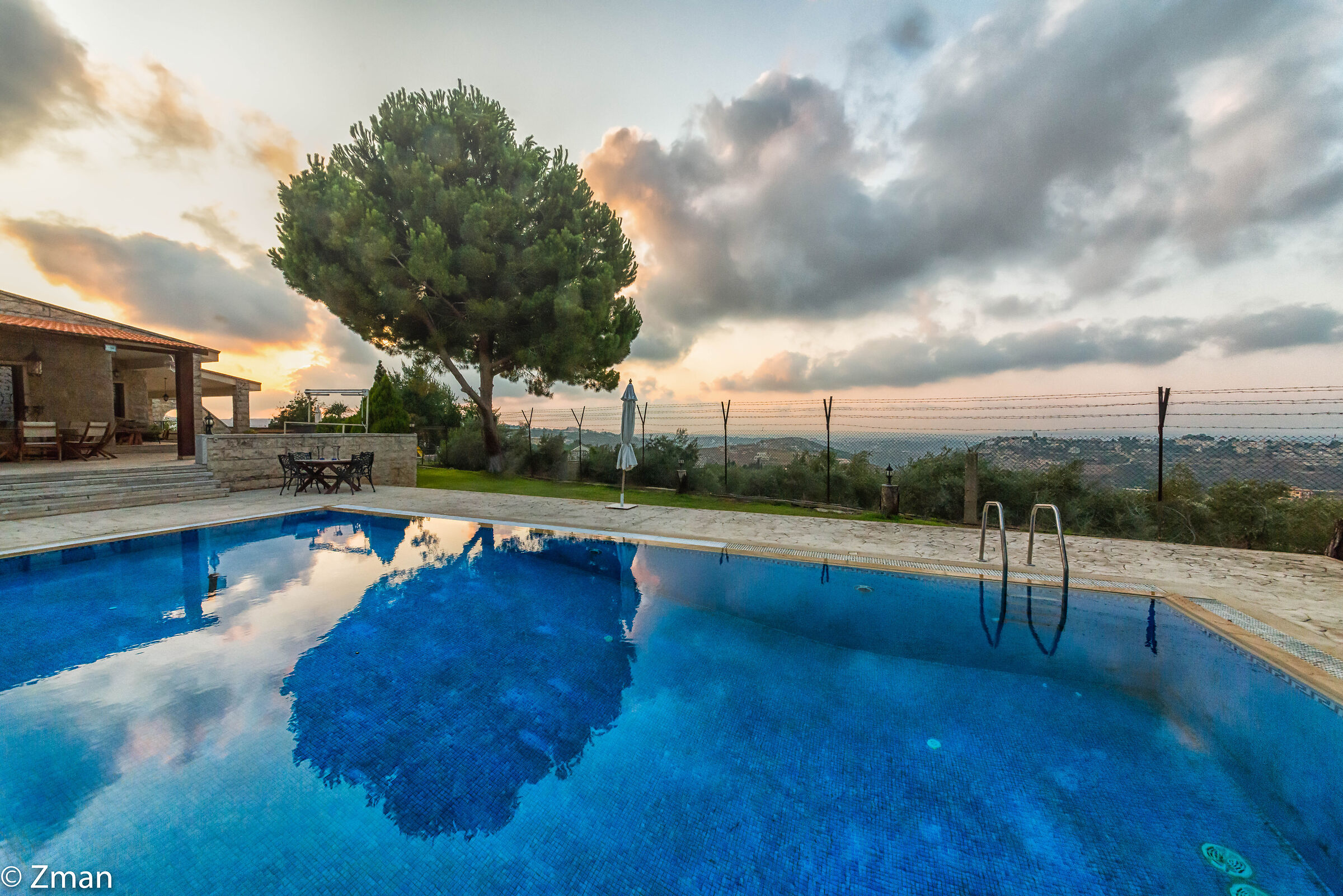 La piscina al tramonto