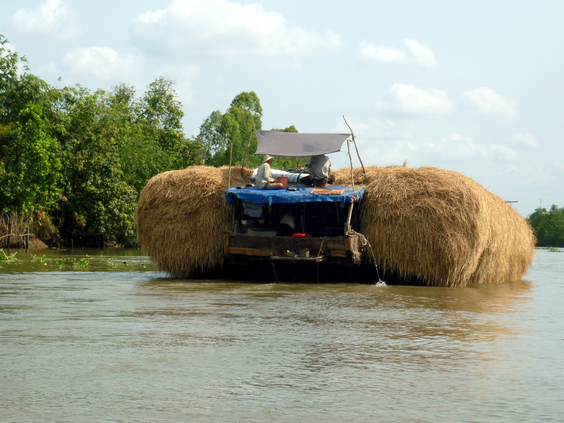 Boat at full load (rear view)