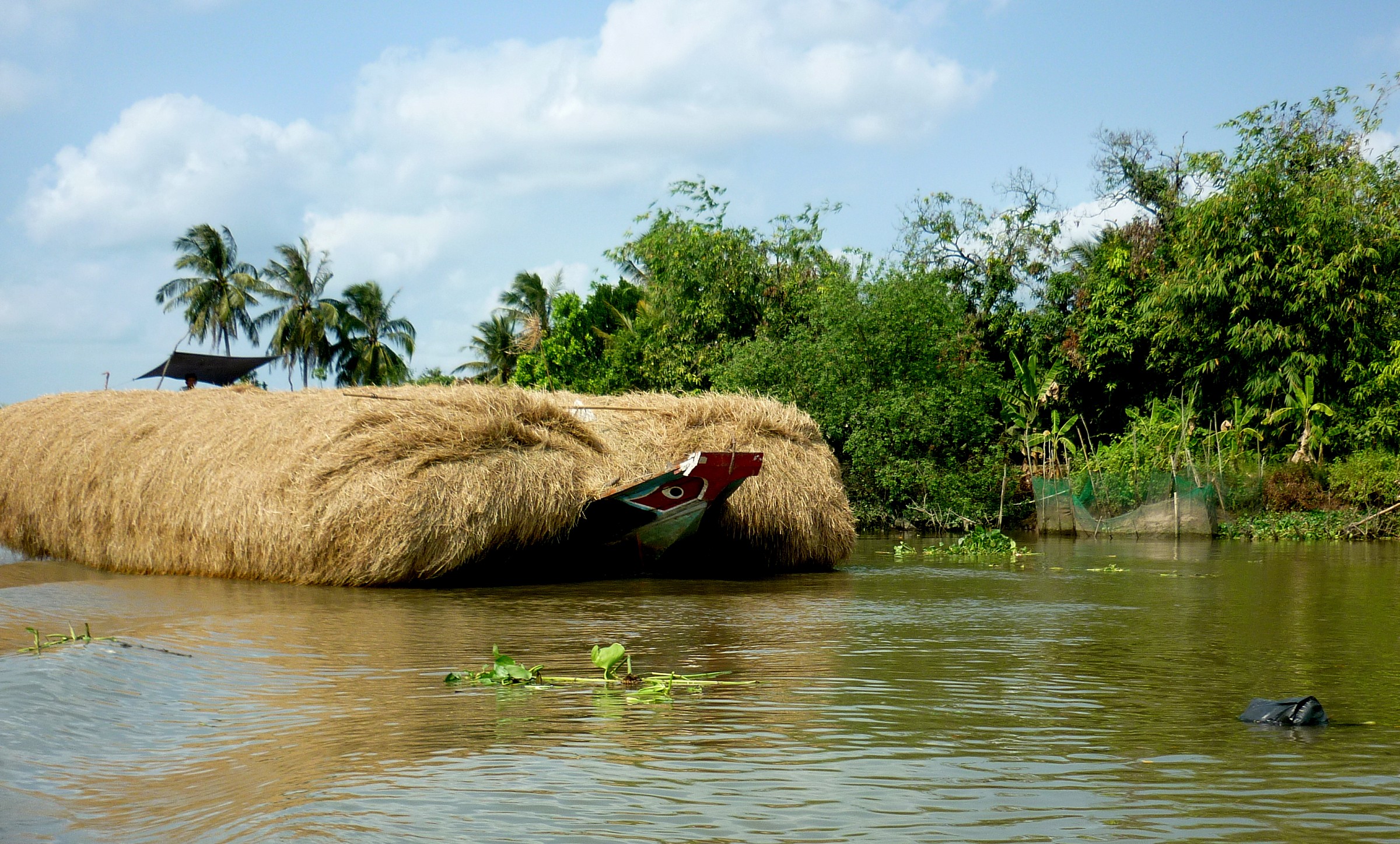 Boat at full load (front view)