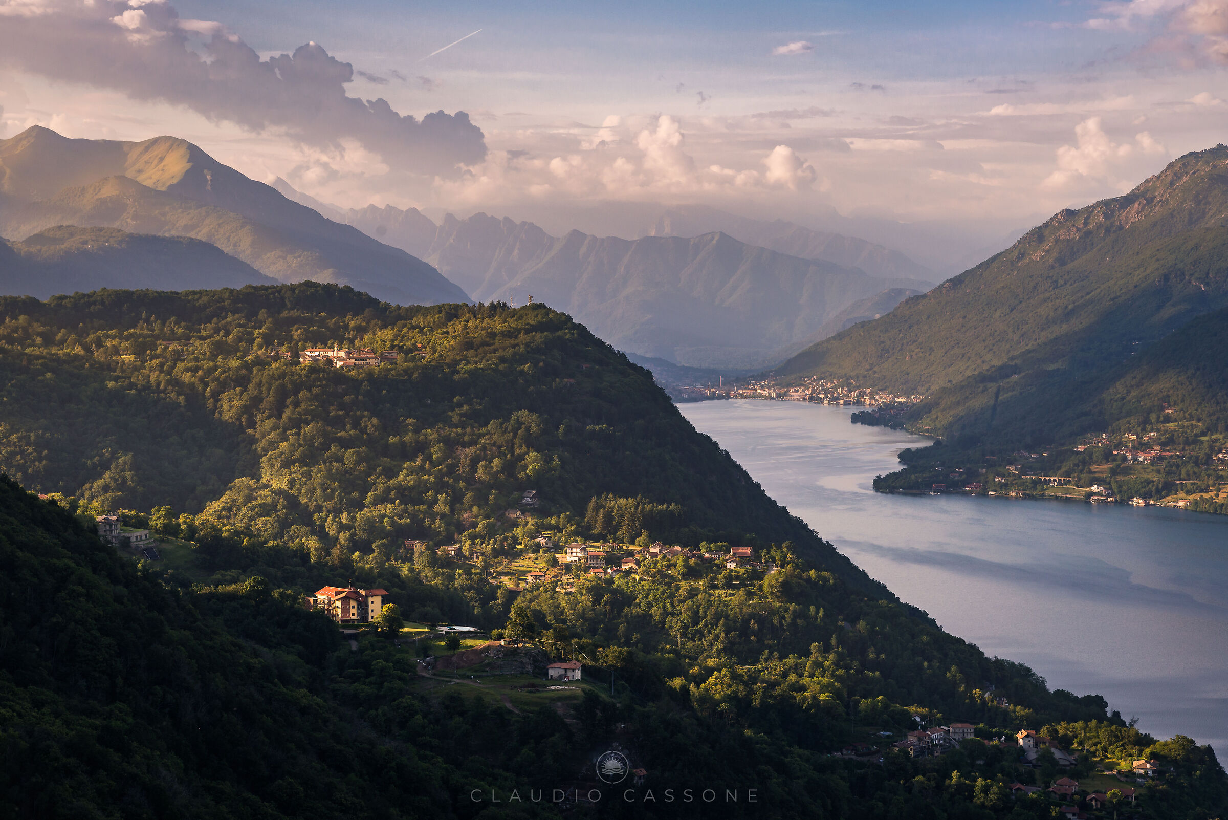 The lake between the hills
