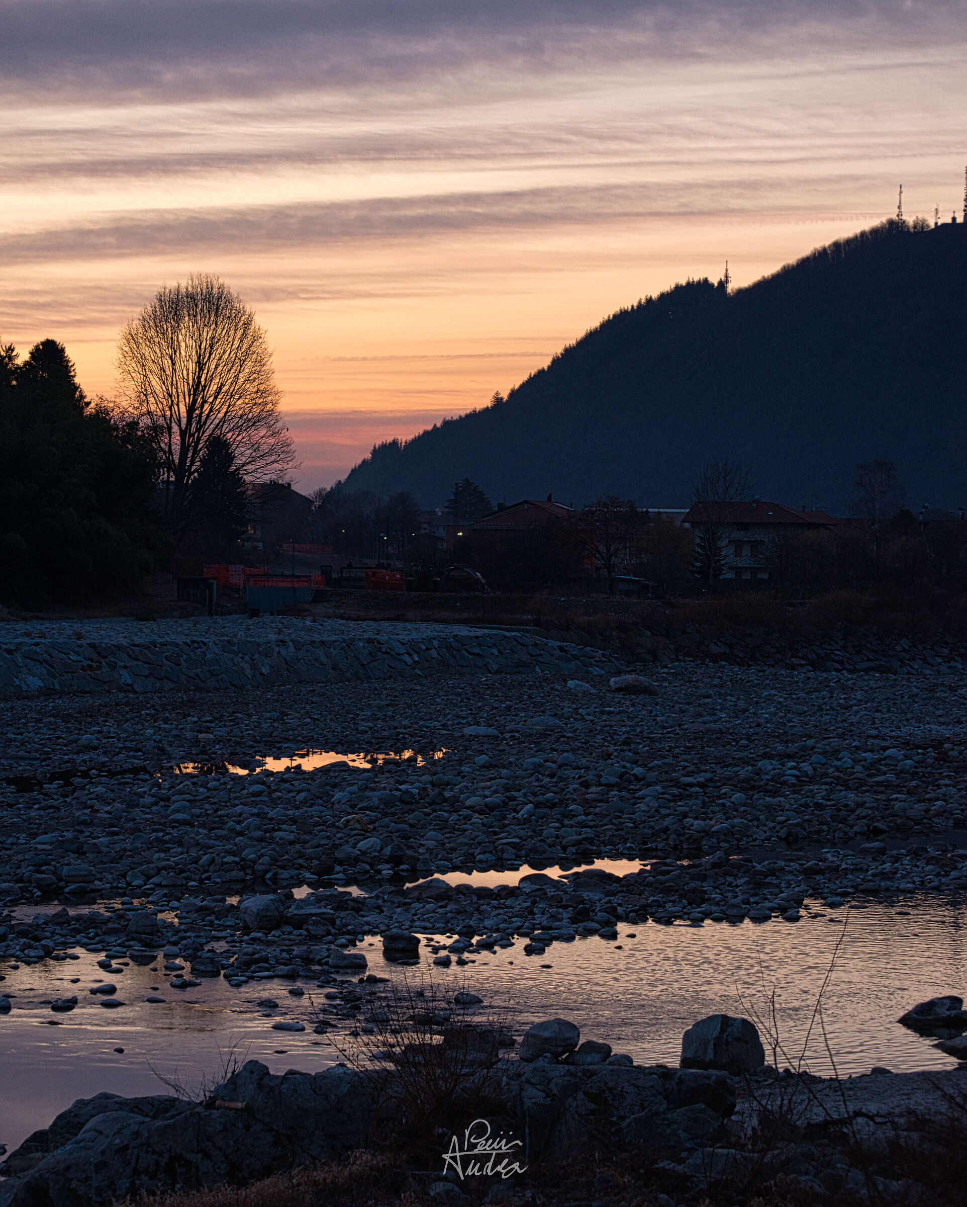 Alba sul fiume Sesia