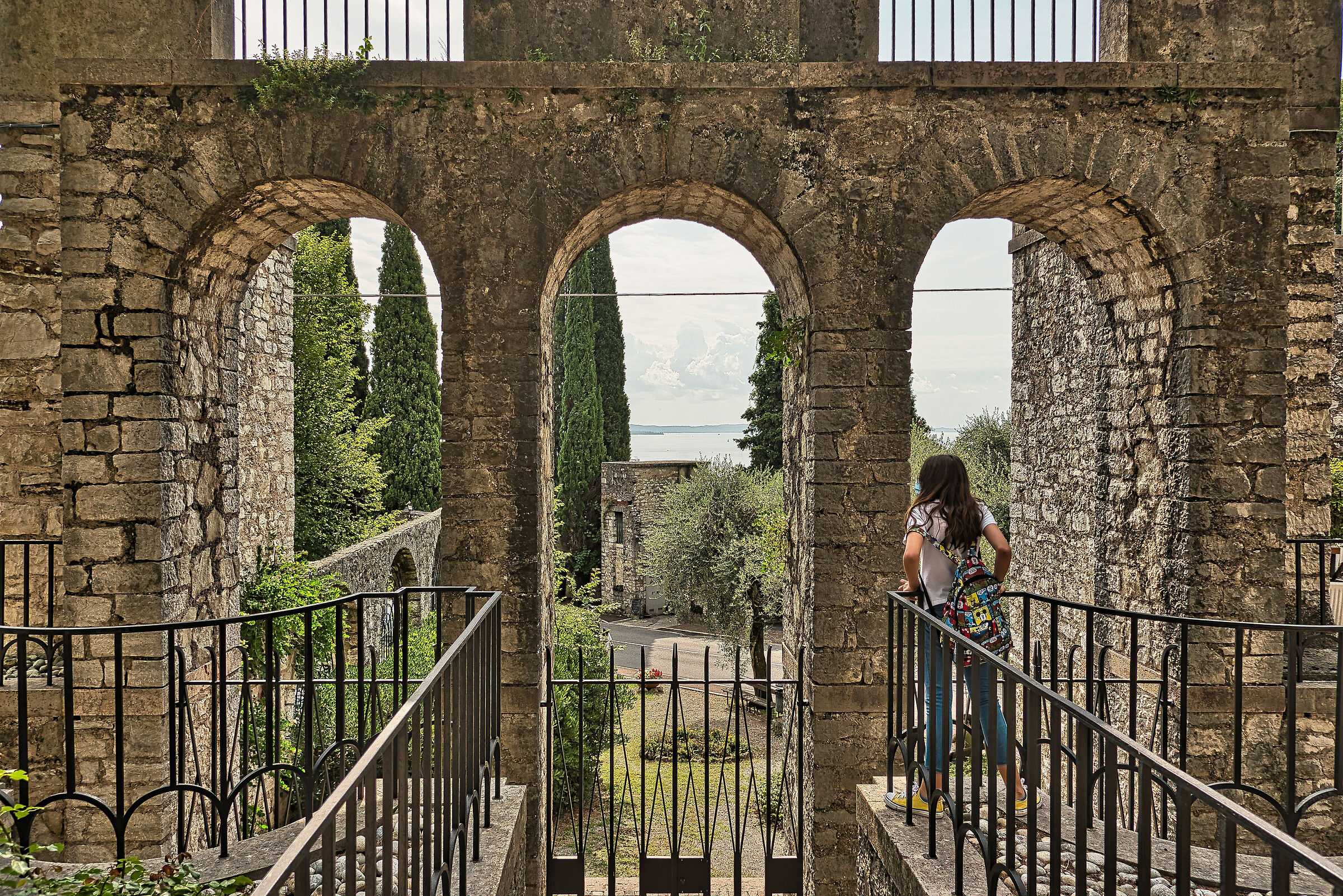 Guardando al di là del Vittoriale