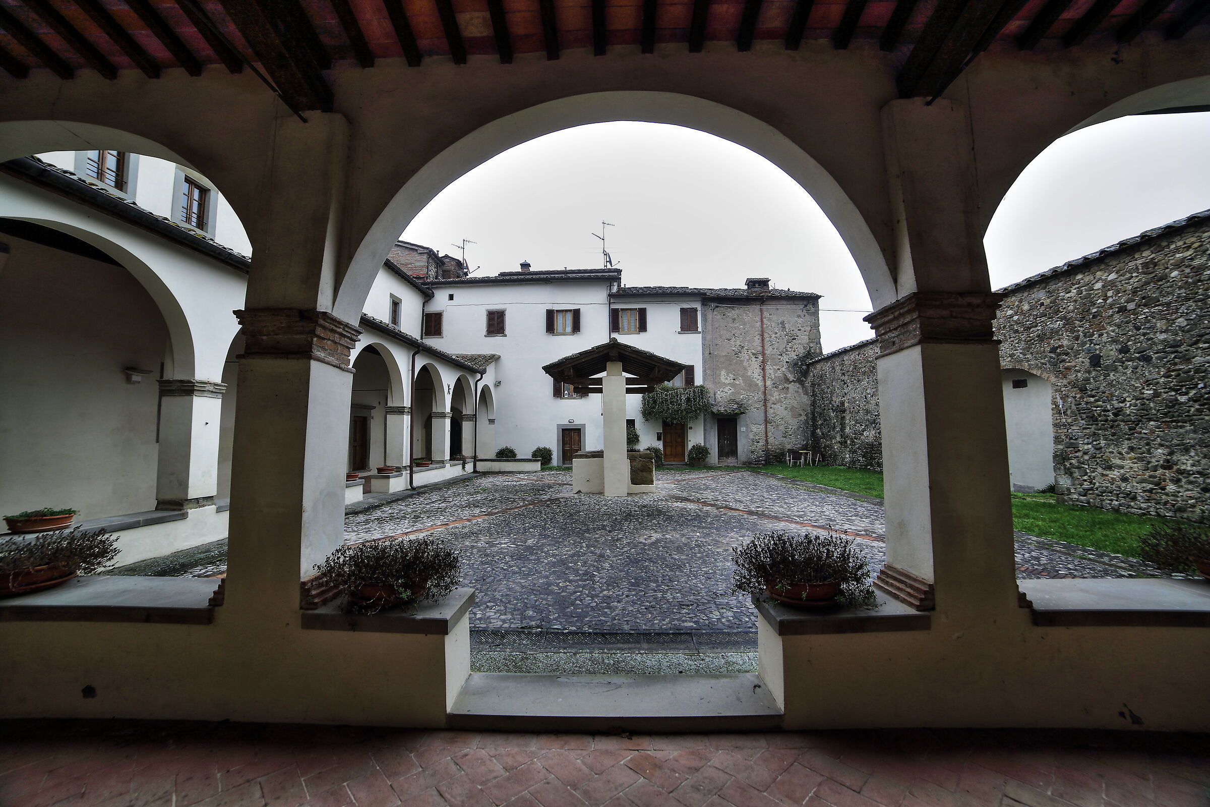 Chiostro di Combarbio