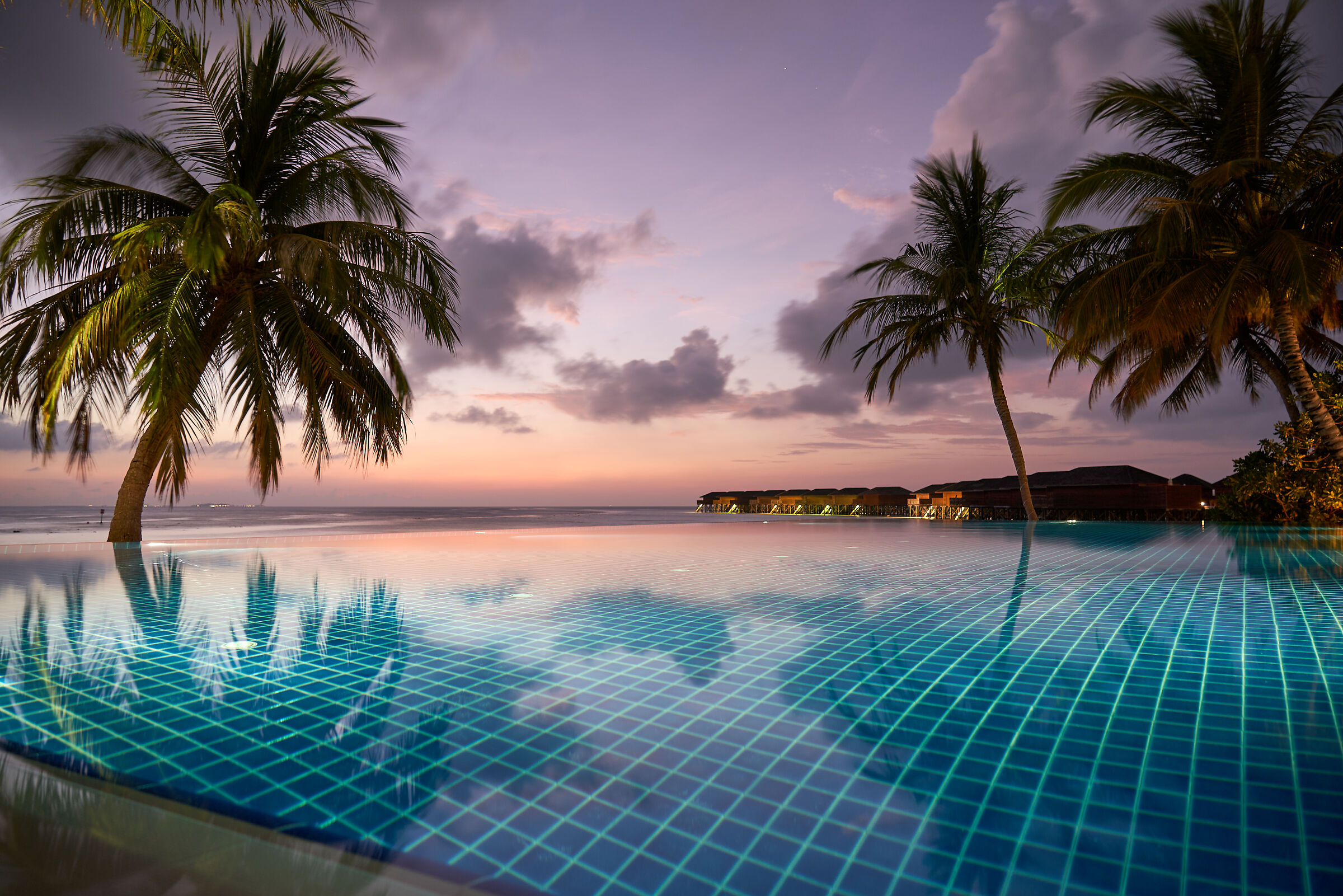 Maldivian sunset by the pool (I)