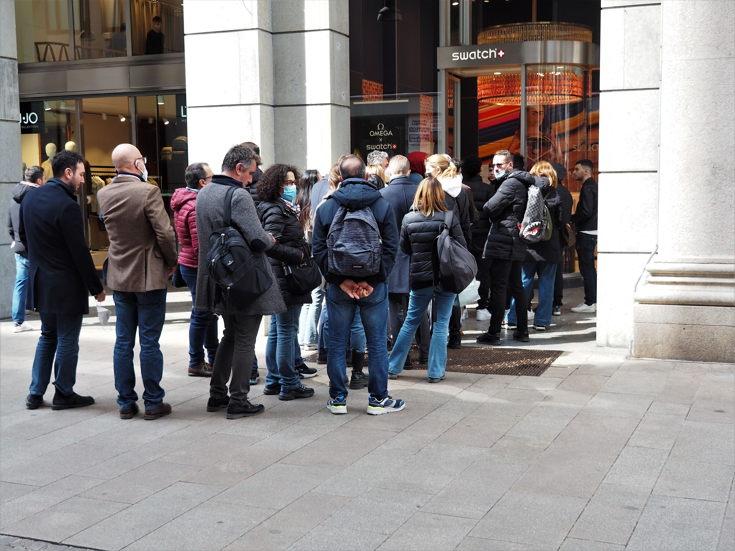 In coda per il pane? No per l'ultimo giocattolino!!