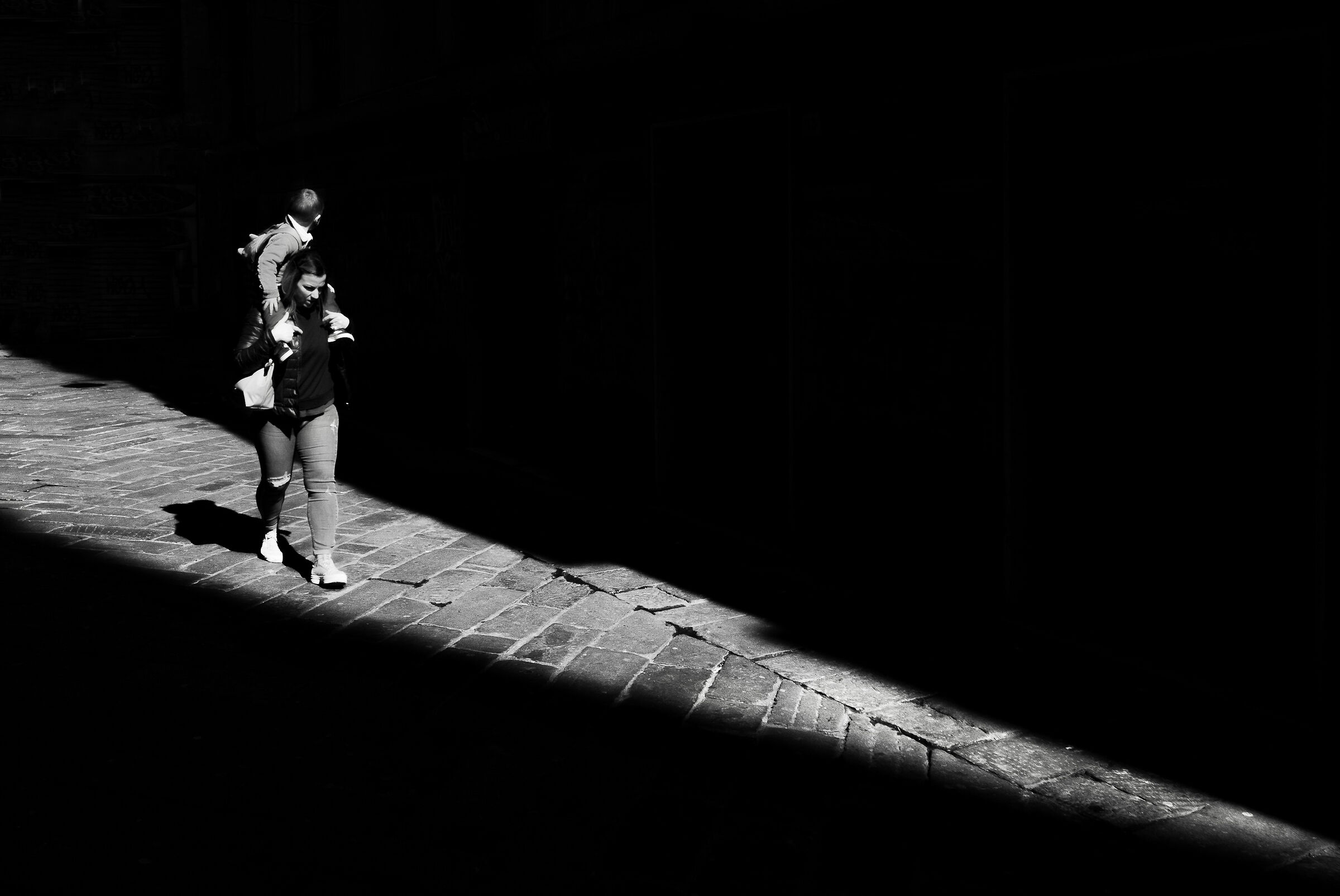 Quiet mom, I'm looking over your shoulder!