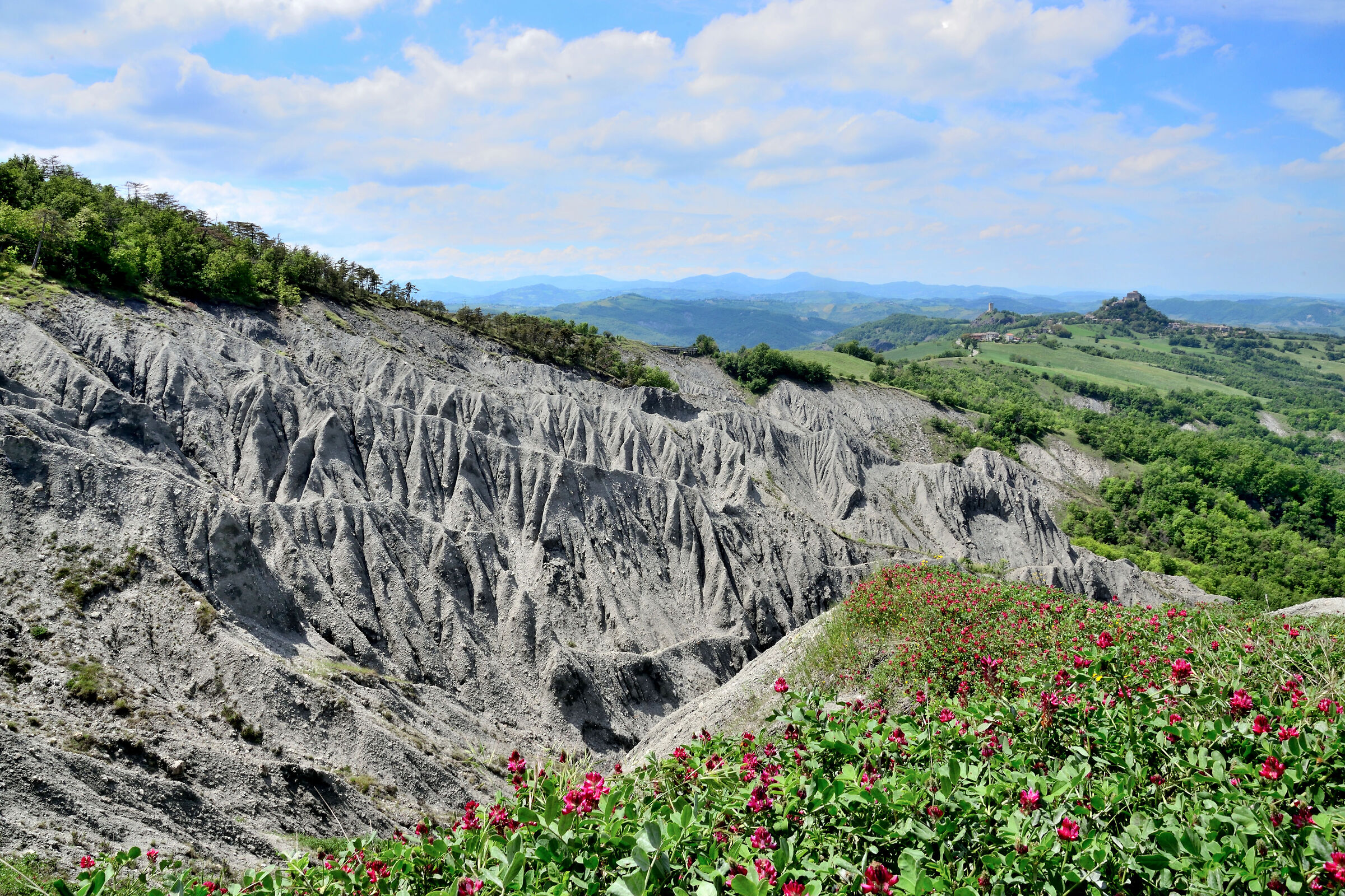Calanchi, Rossena castle and Rossenella tower