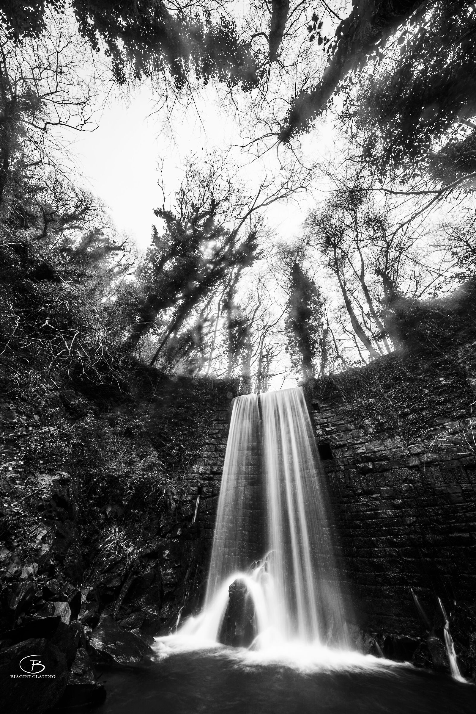 Ai piedi della cascata