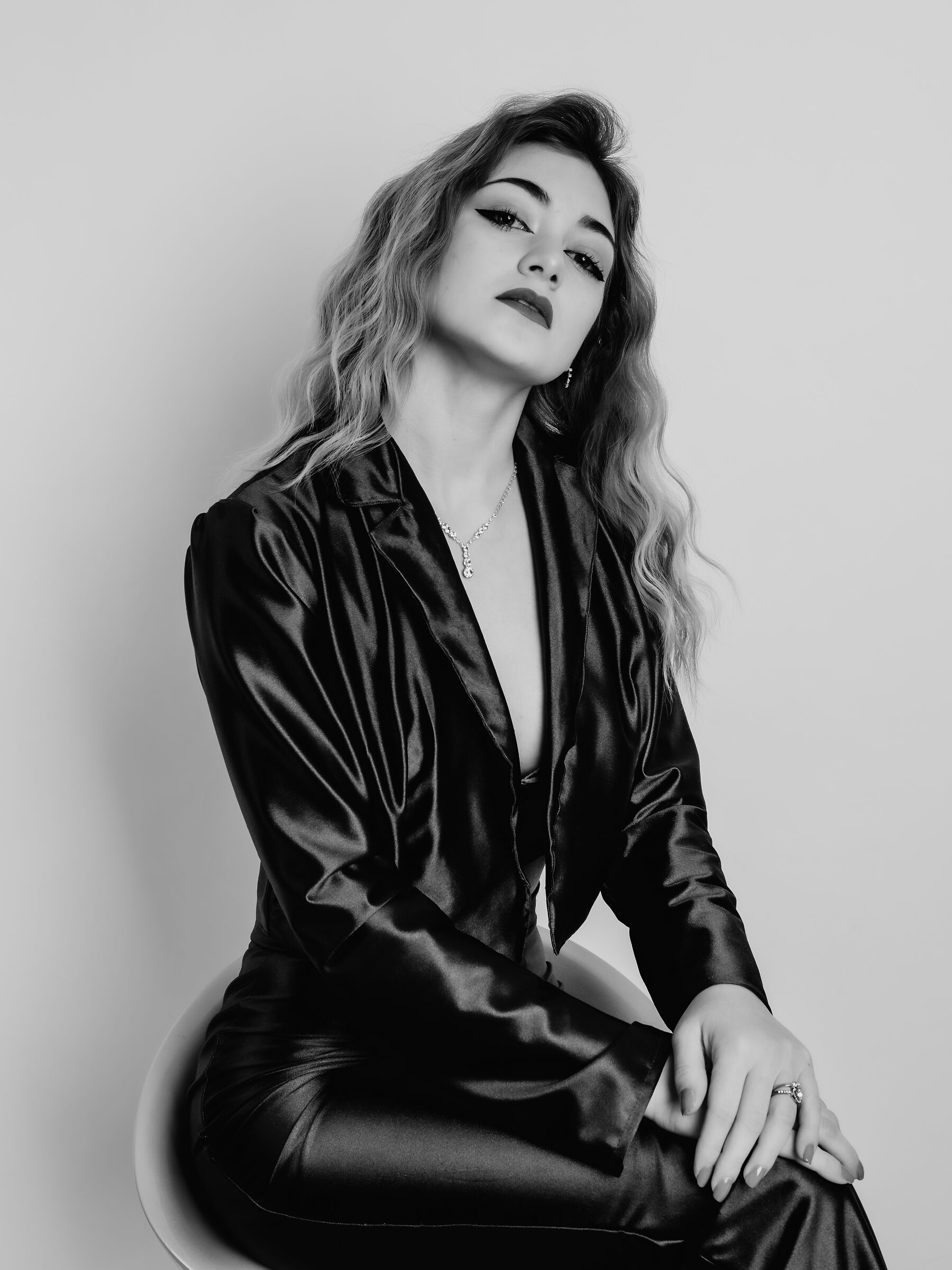 Claudia in elegante B&W