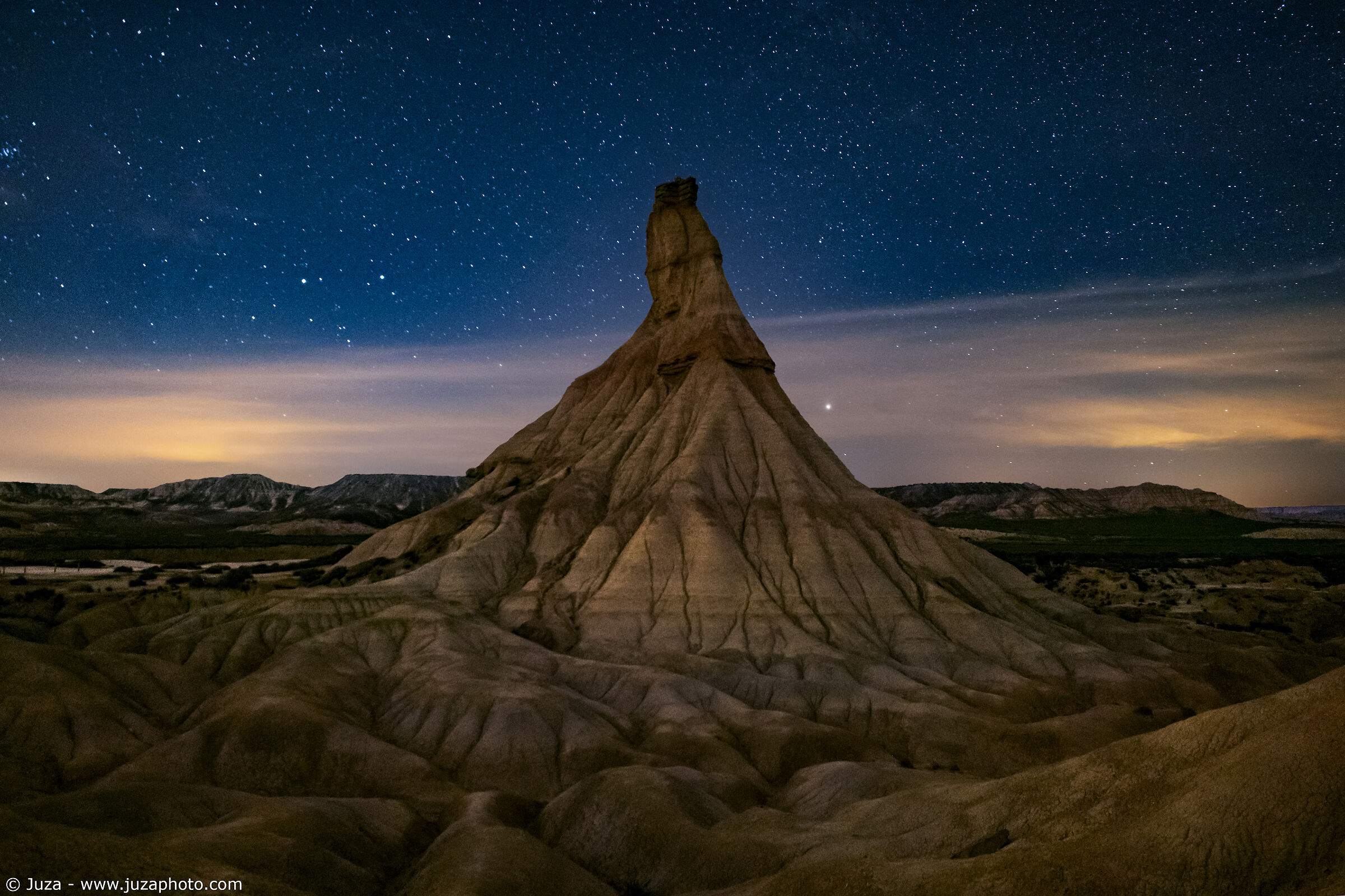 El Castildetierra at night