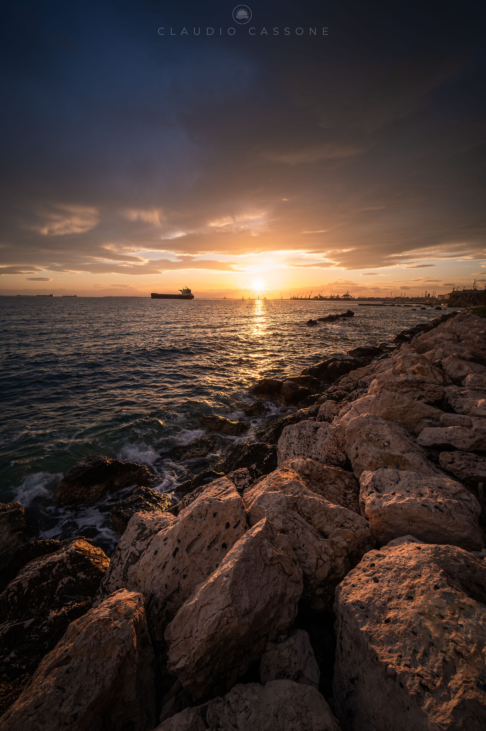 Golden light on the Mar Grande