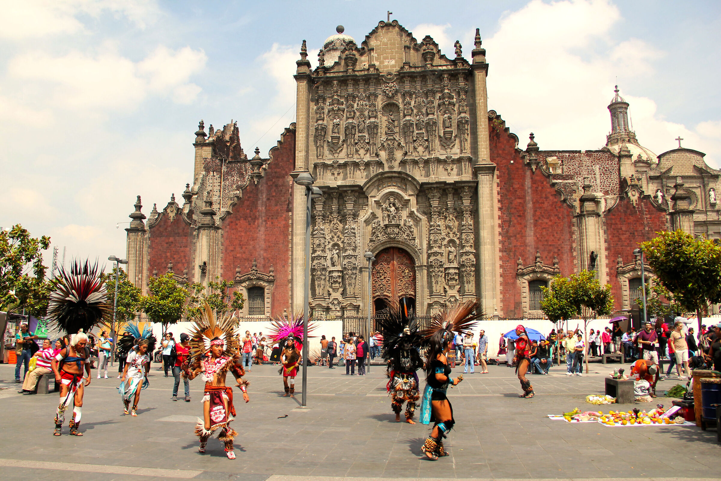 danza Azteca in costumi tradizionali