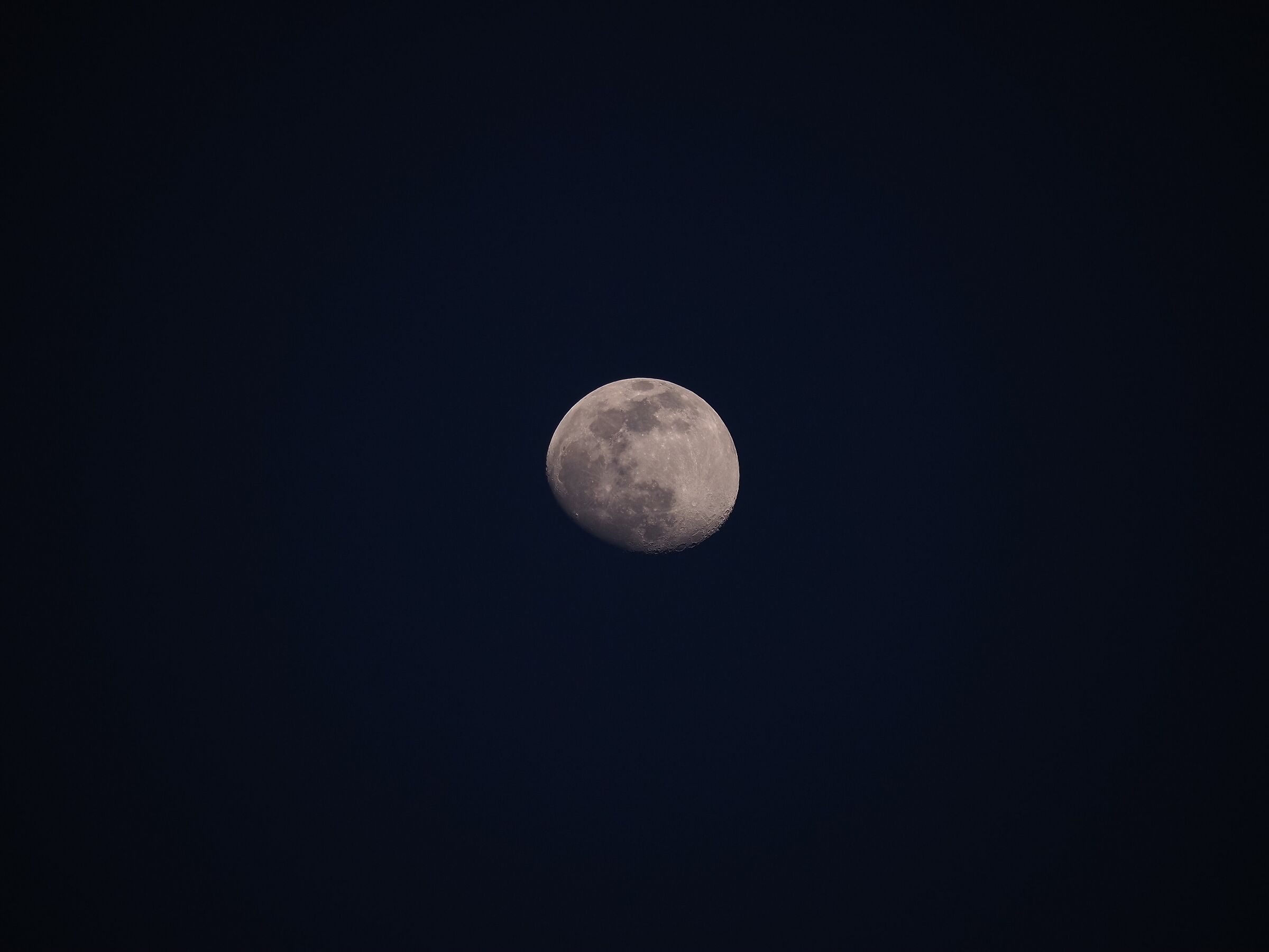 the moon last night 13 April 2022