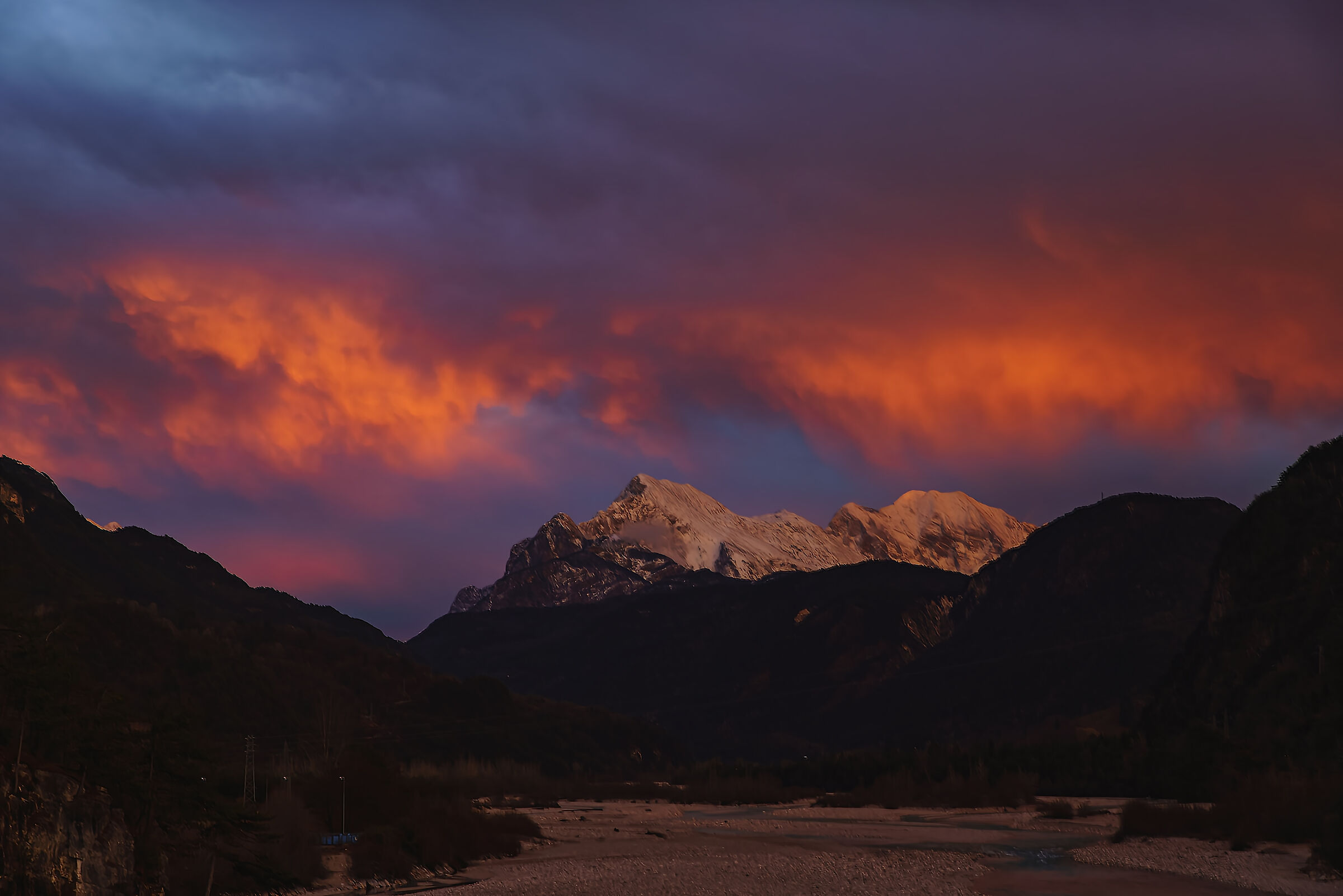 Tramonto sulle alpi Giulie Canin