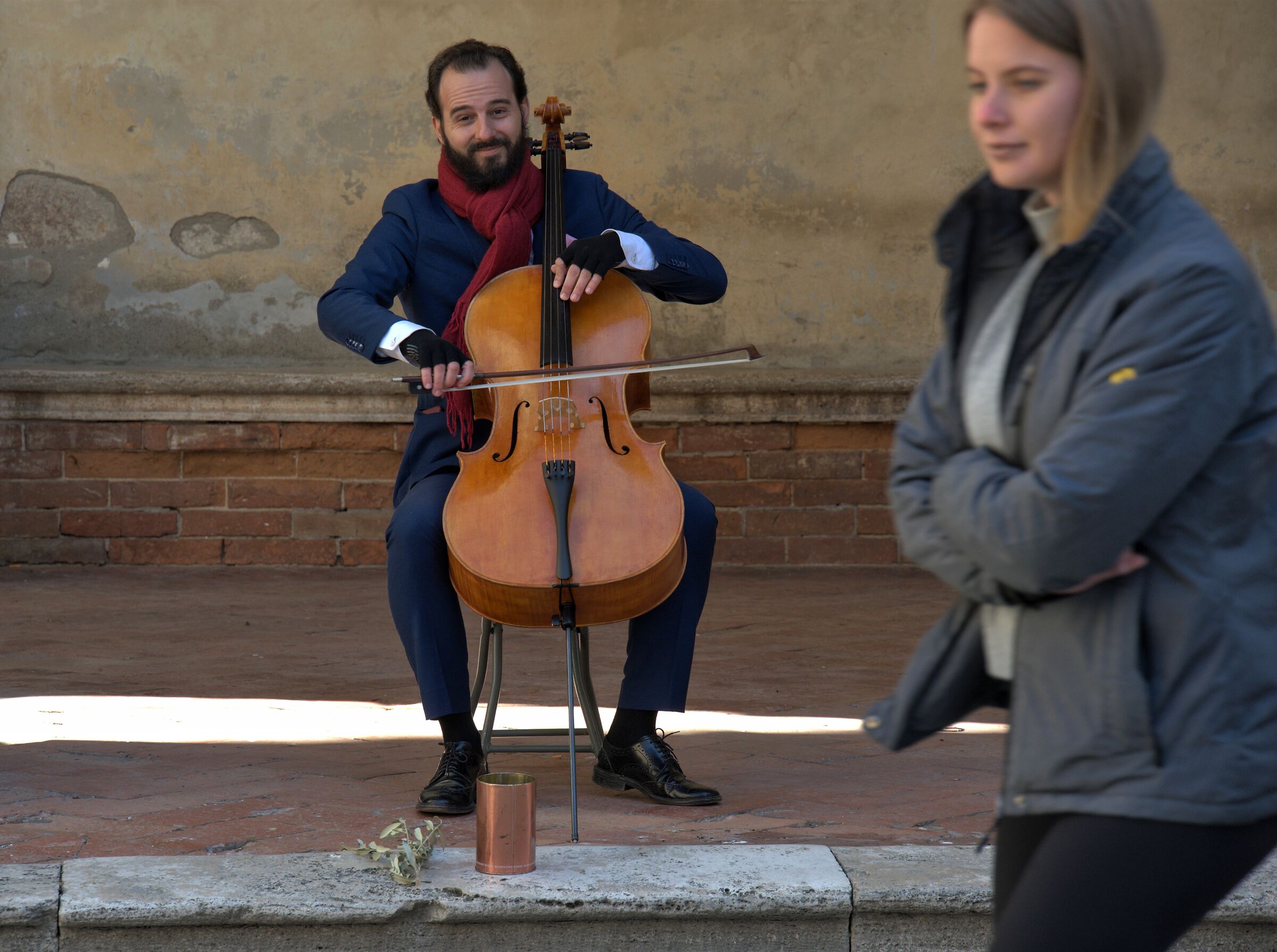 music, two smiles to say happy Easter