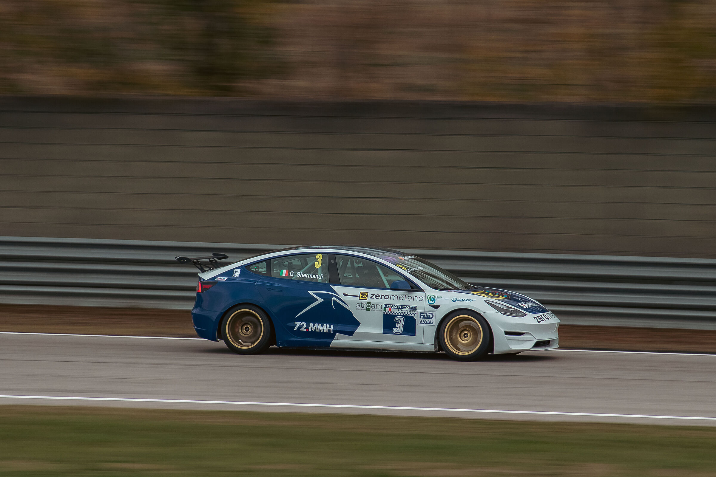 Tesla model 3,Magione