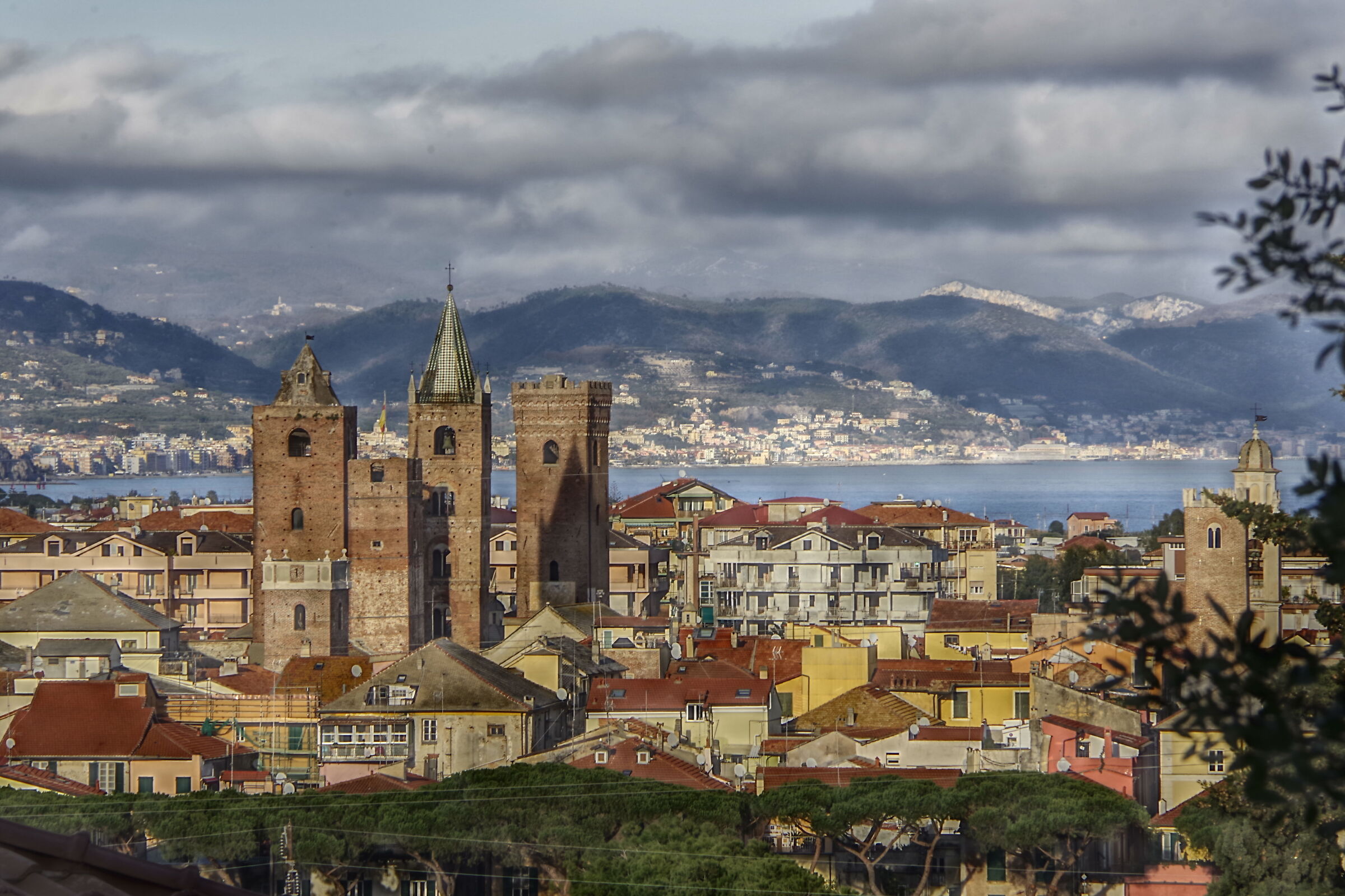 Albenga - Medieval center vs modern landscape
