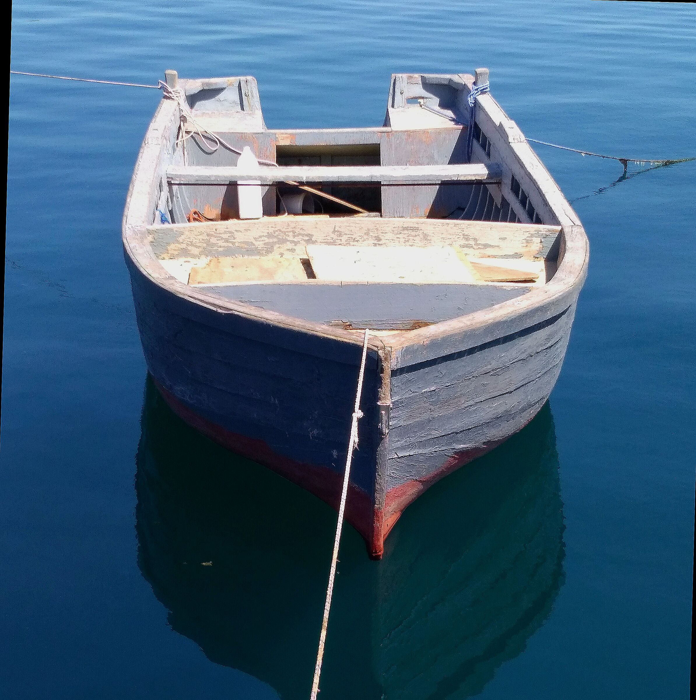 A boat "avvasc' a la marina"