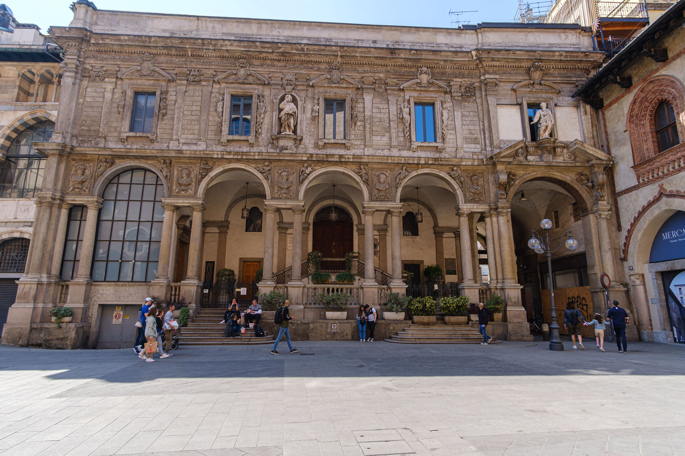Piazza Mercanti - Milan