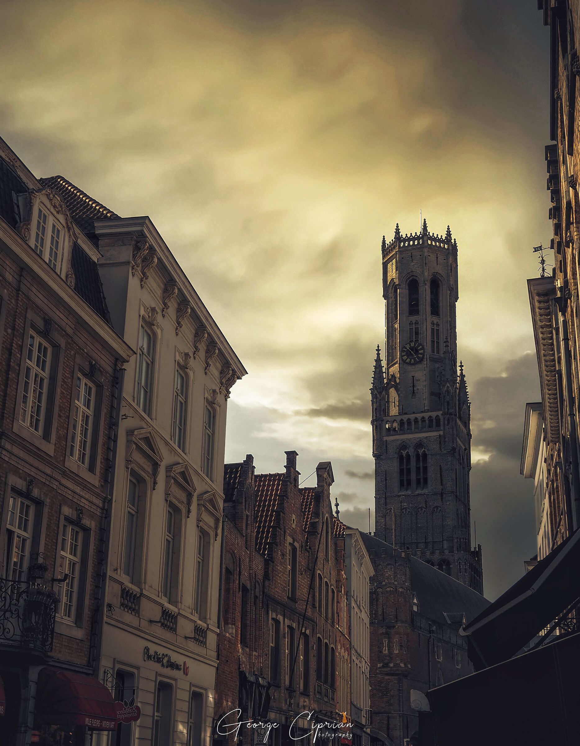 Ultima luce sul campanile