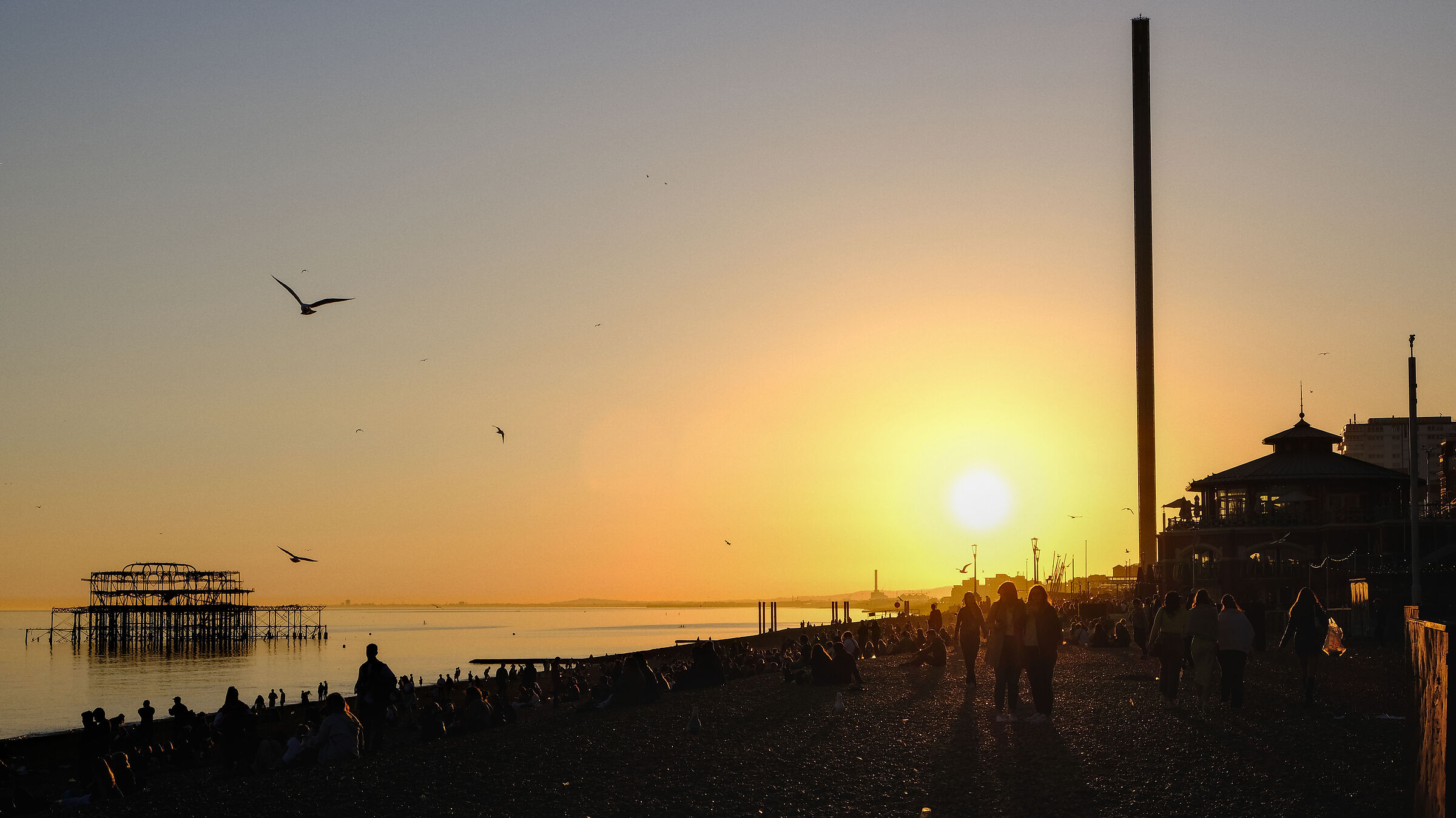 Tramonto sulla spiaggia di Brighton