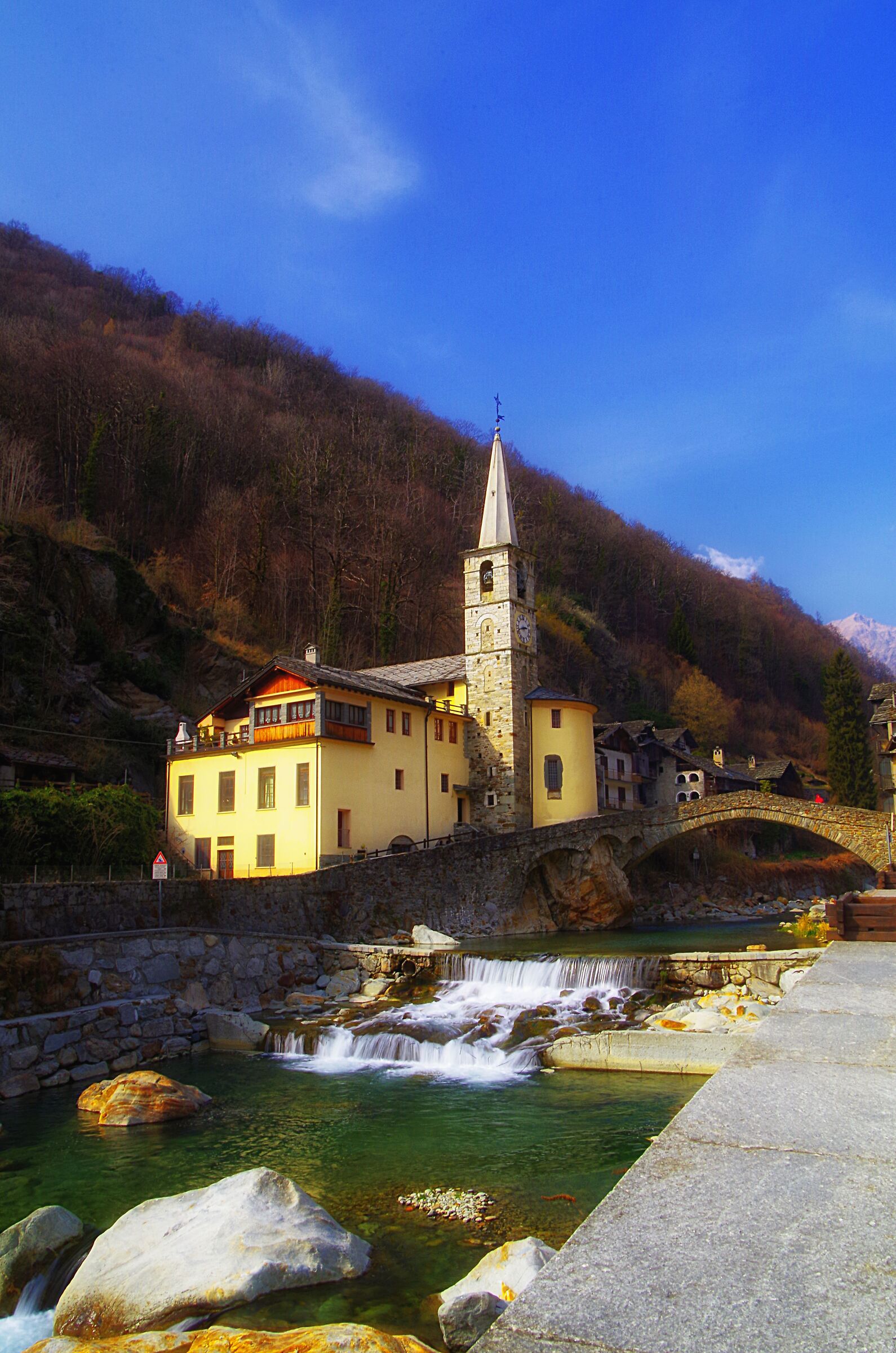 La chiesa dedicata a S. Antonio abate , a Fontainemore