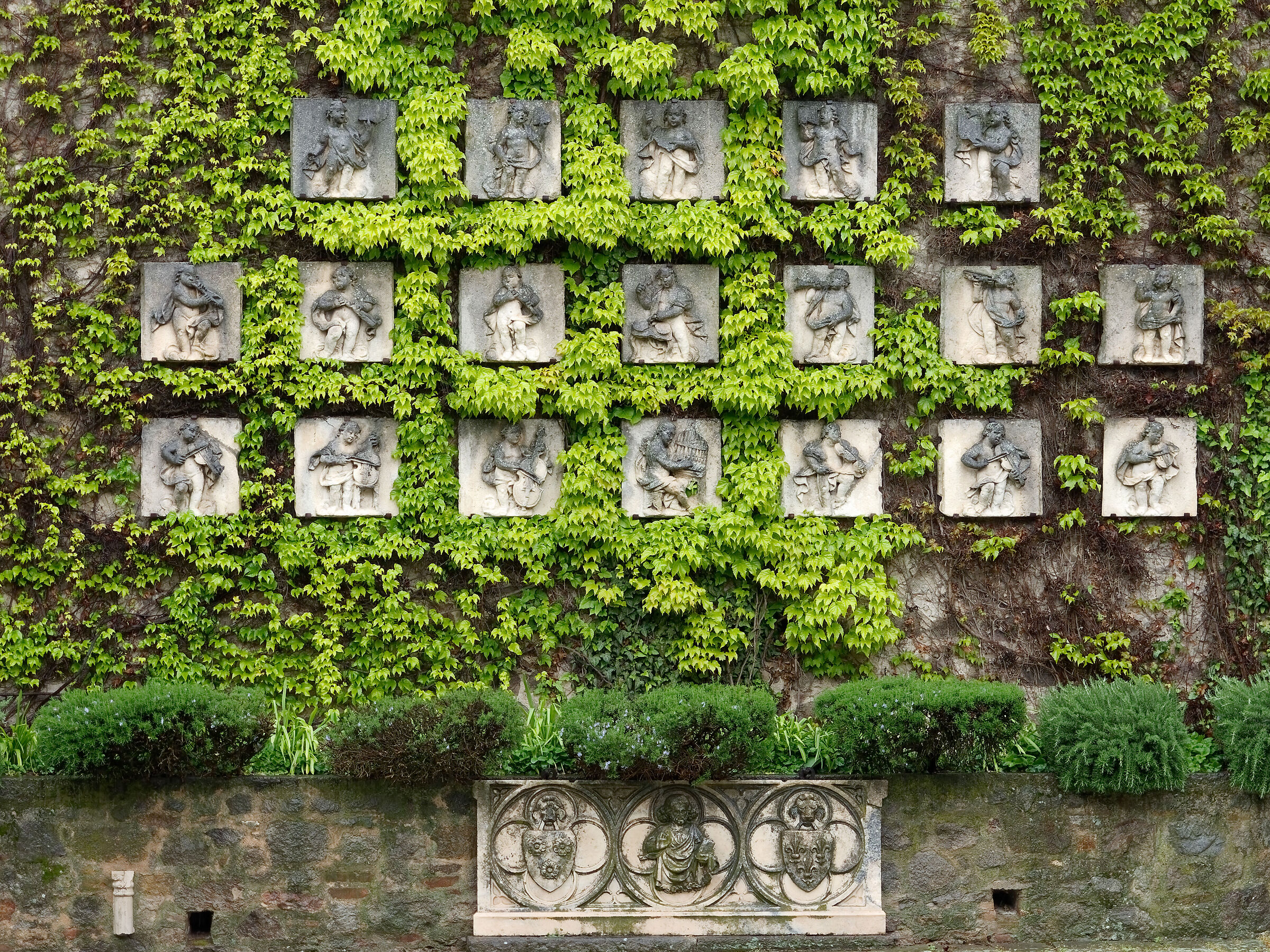 19 musicians and 19 panels