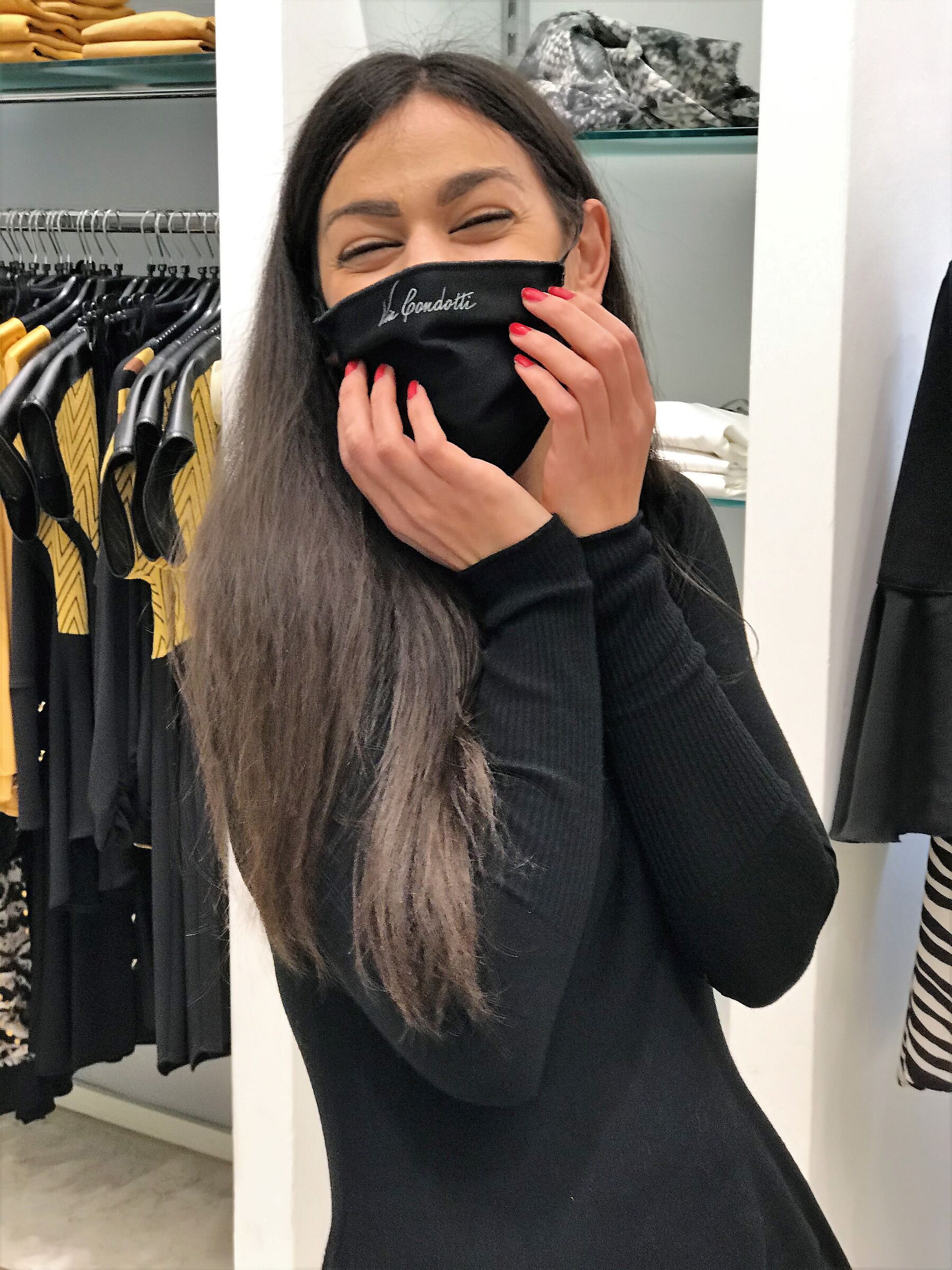 Alessandra ride, ride tanto...ma.