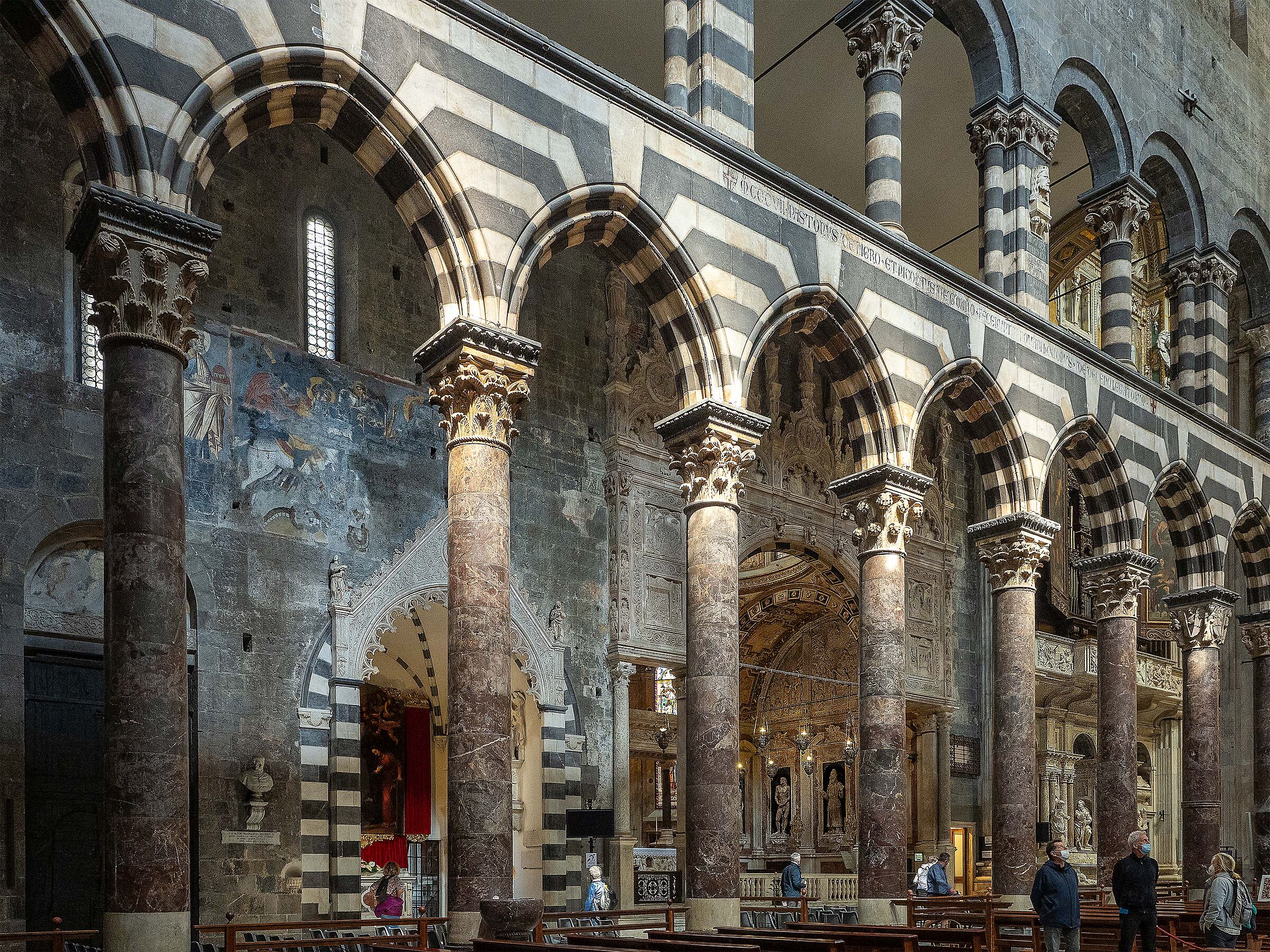 Genoa - San Lorenzo - Left aisle