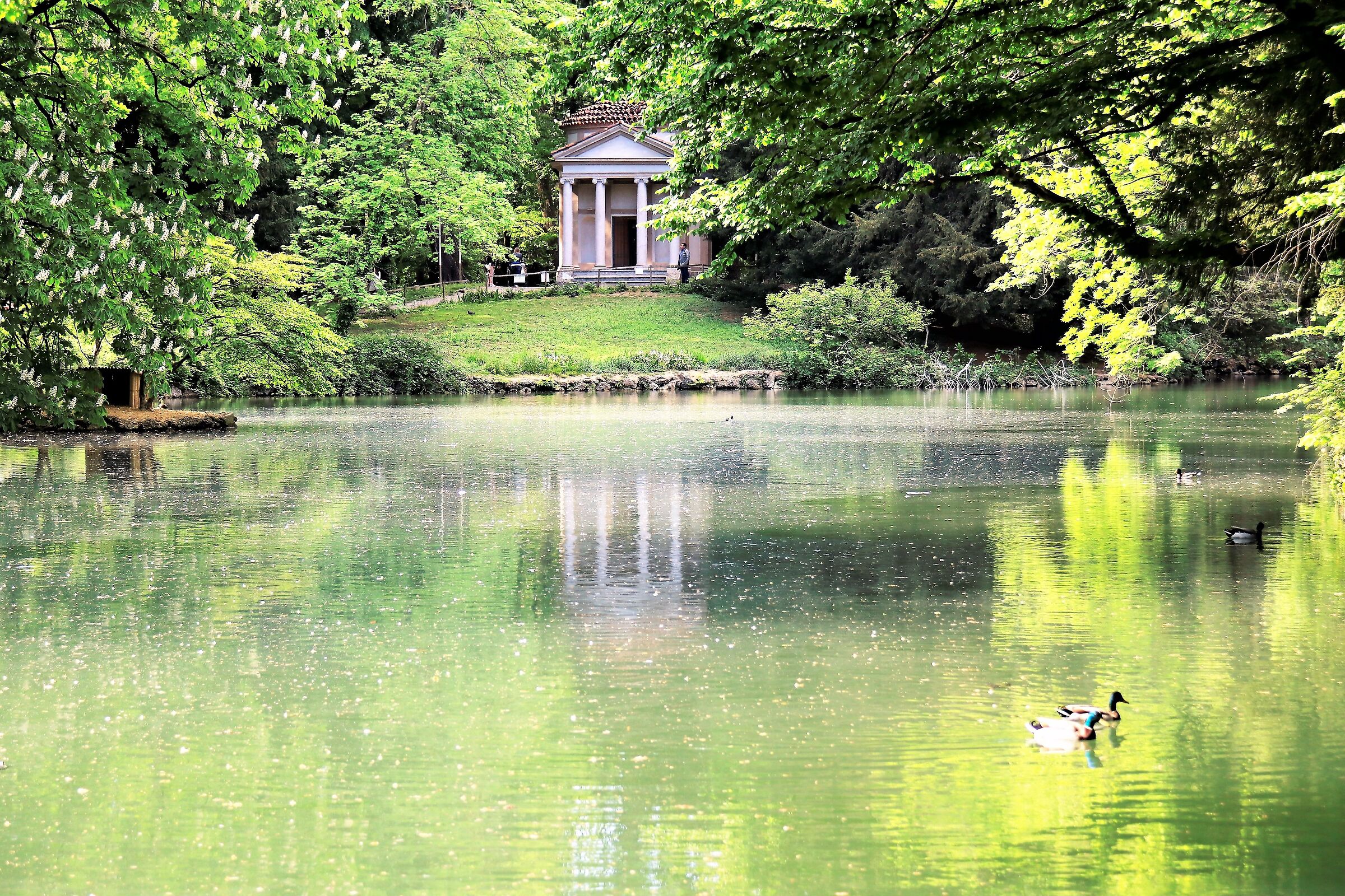 Tempietto del Lago dei Cigni