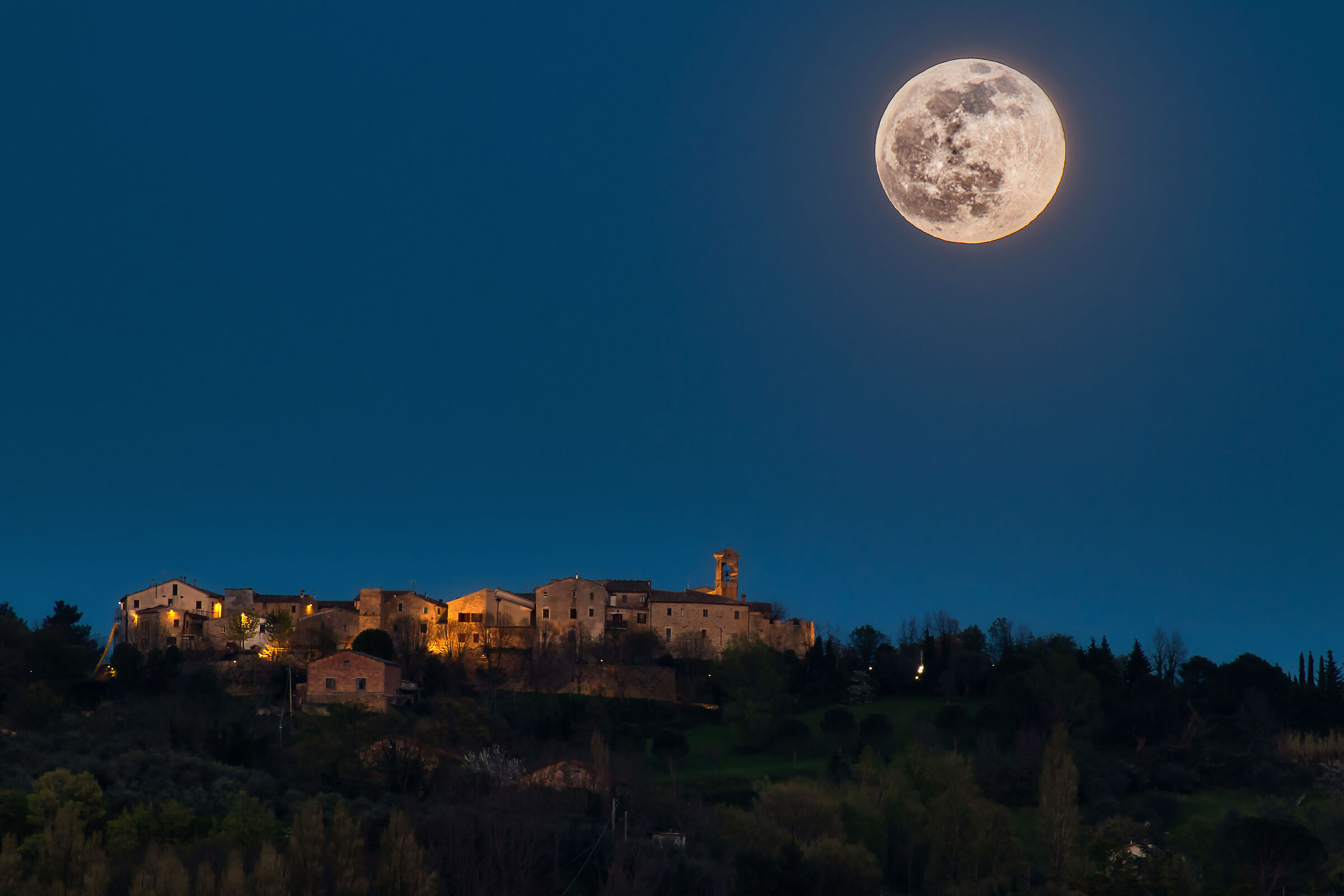 Full Moon - Marche