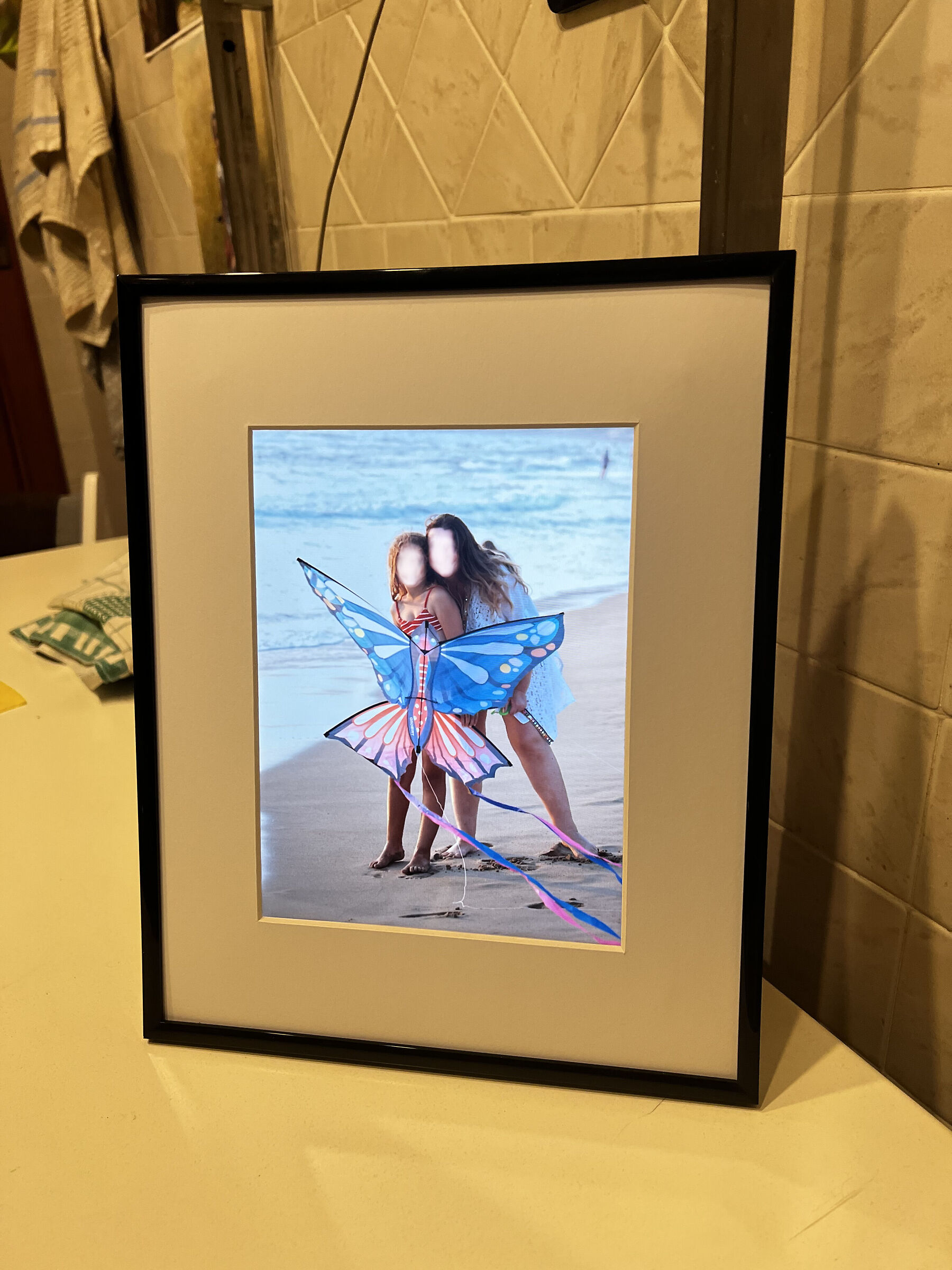 iPad first series becomes digital frame!