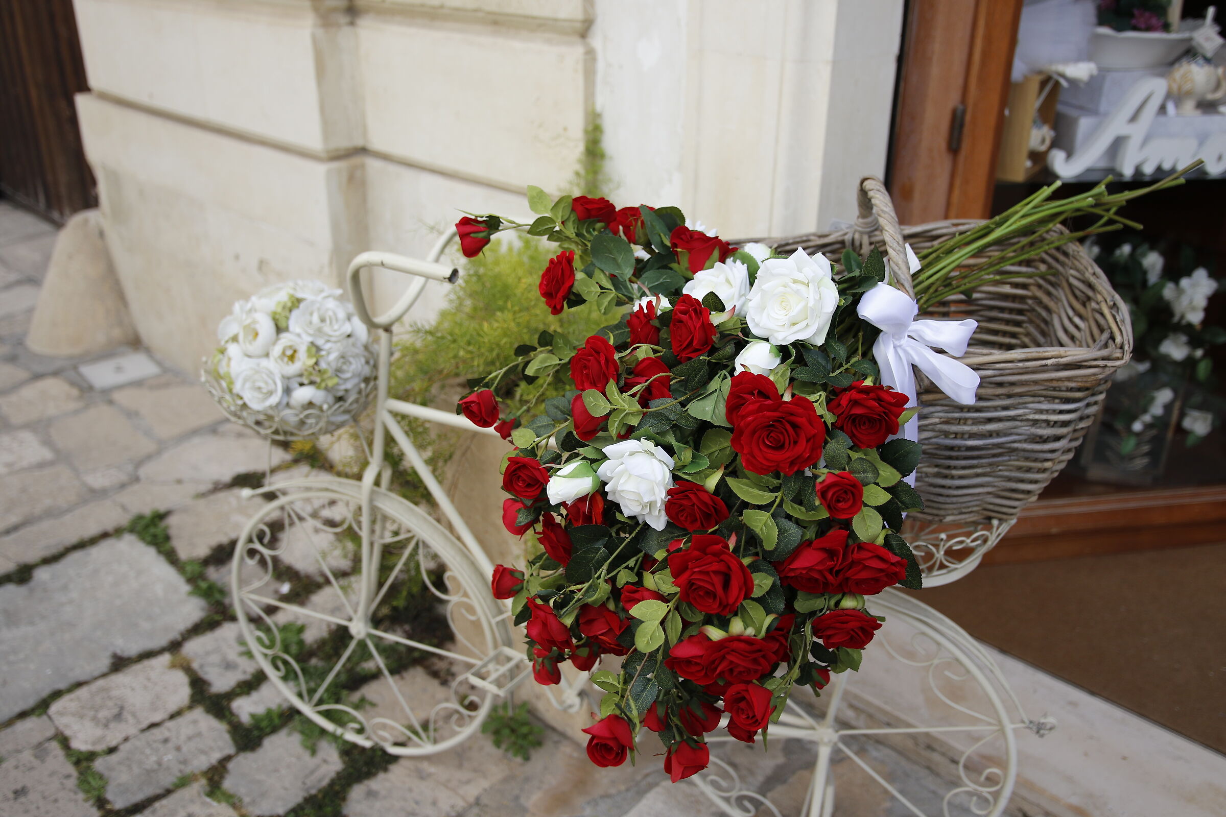 Rose in " Bici "