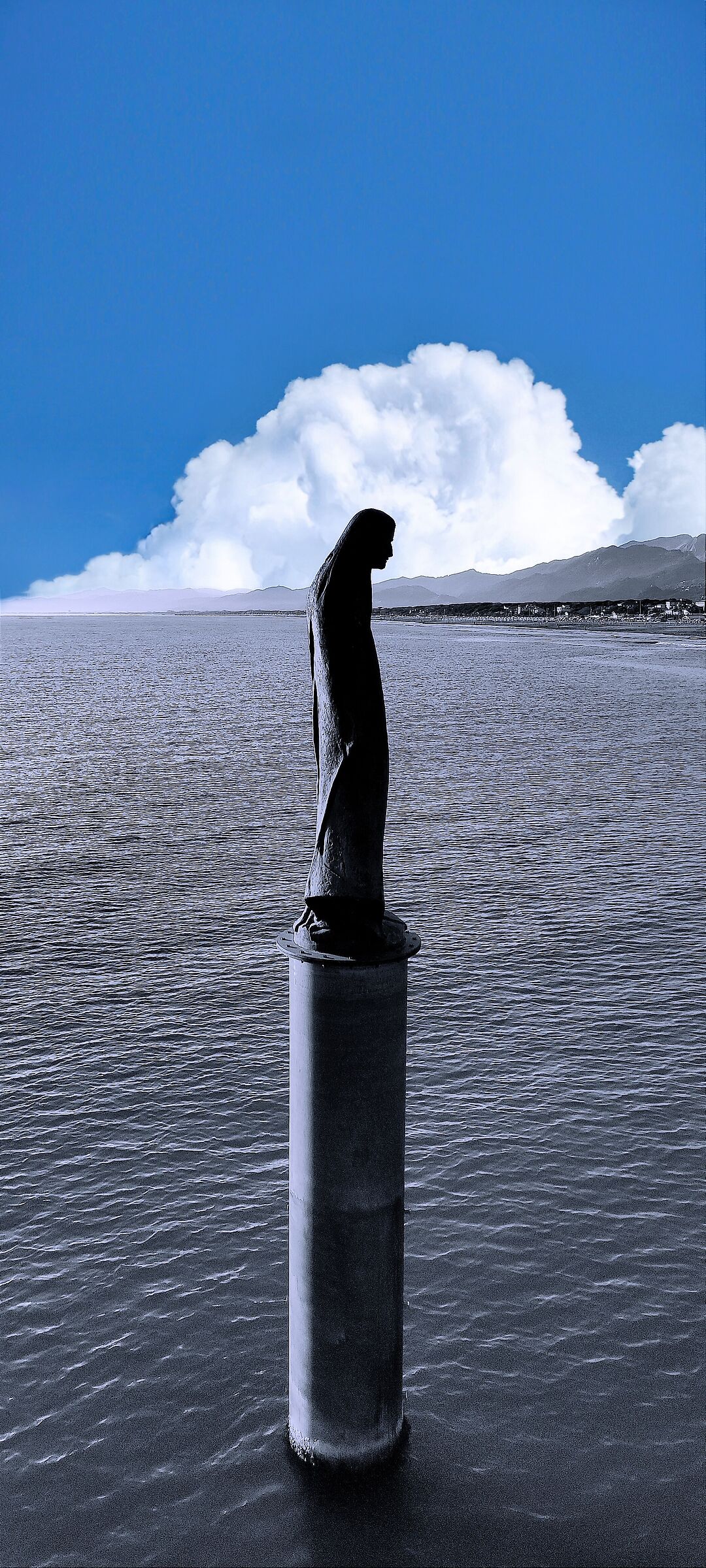 Contemplating the sea - Statue of St. Anthony