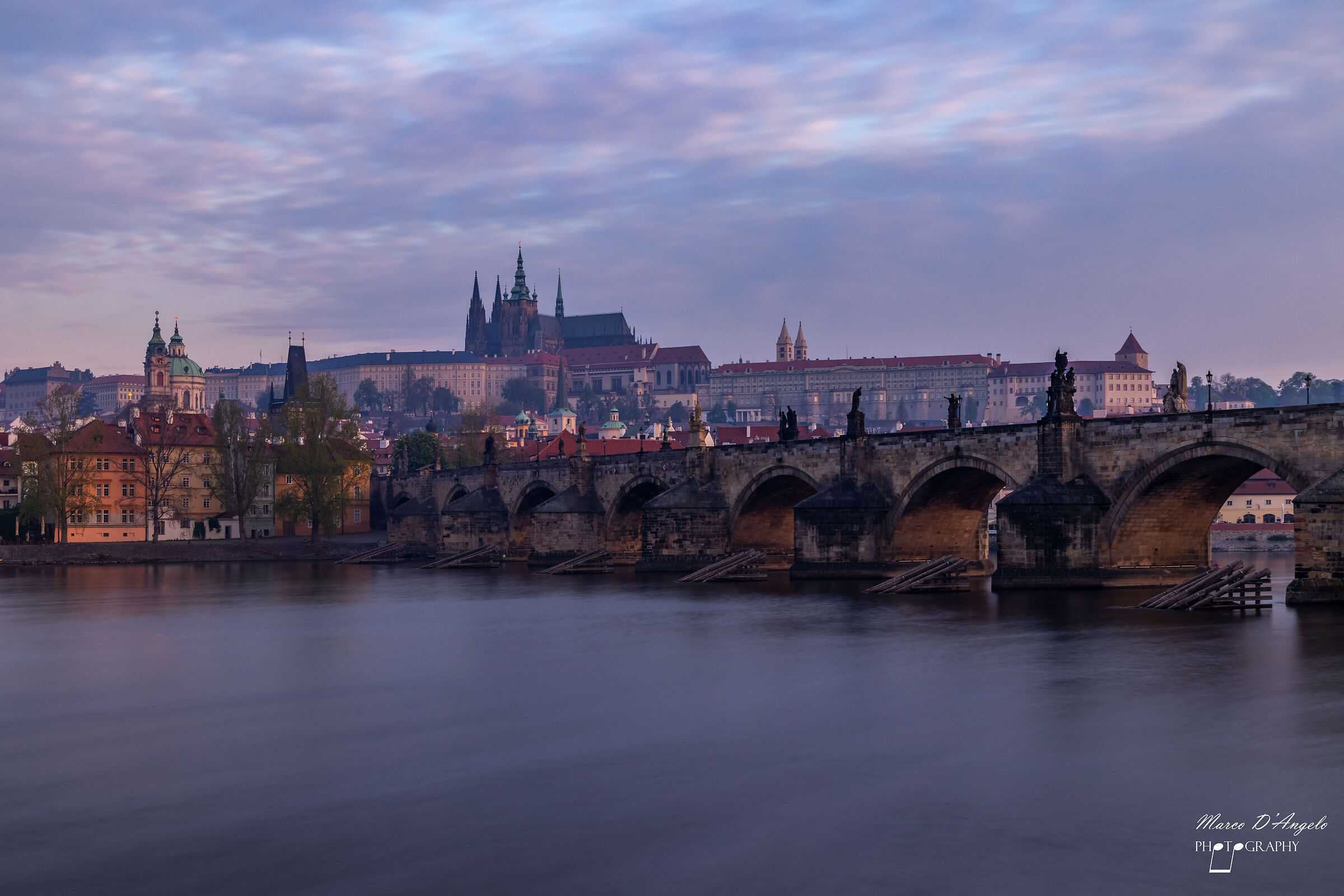 Castello di Praga e Ponte Carlo all'alba